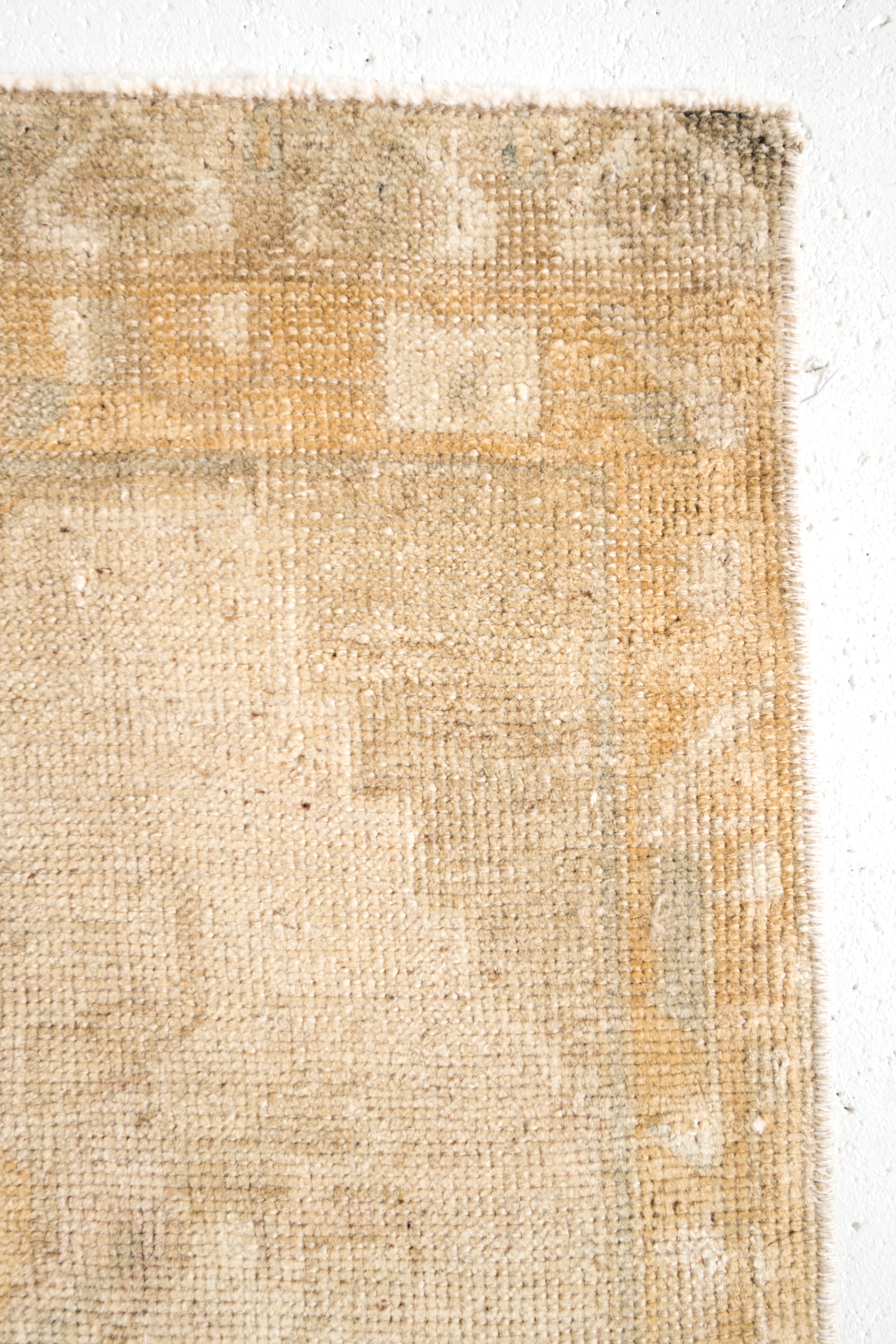 No. 2388 | 1'7 x 3'8