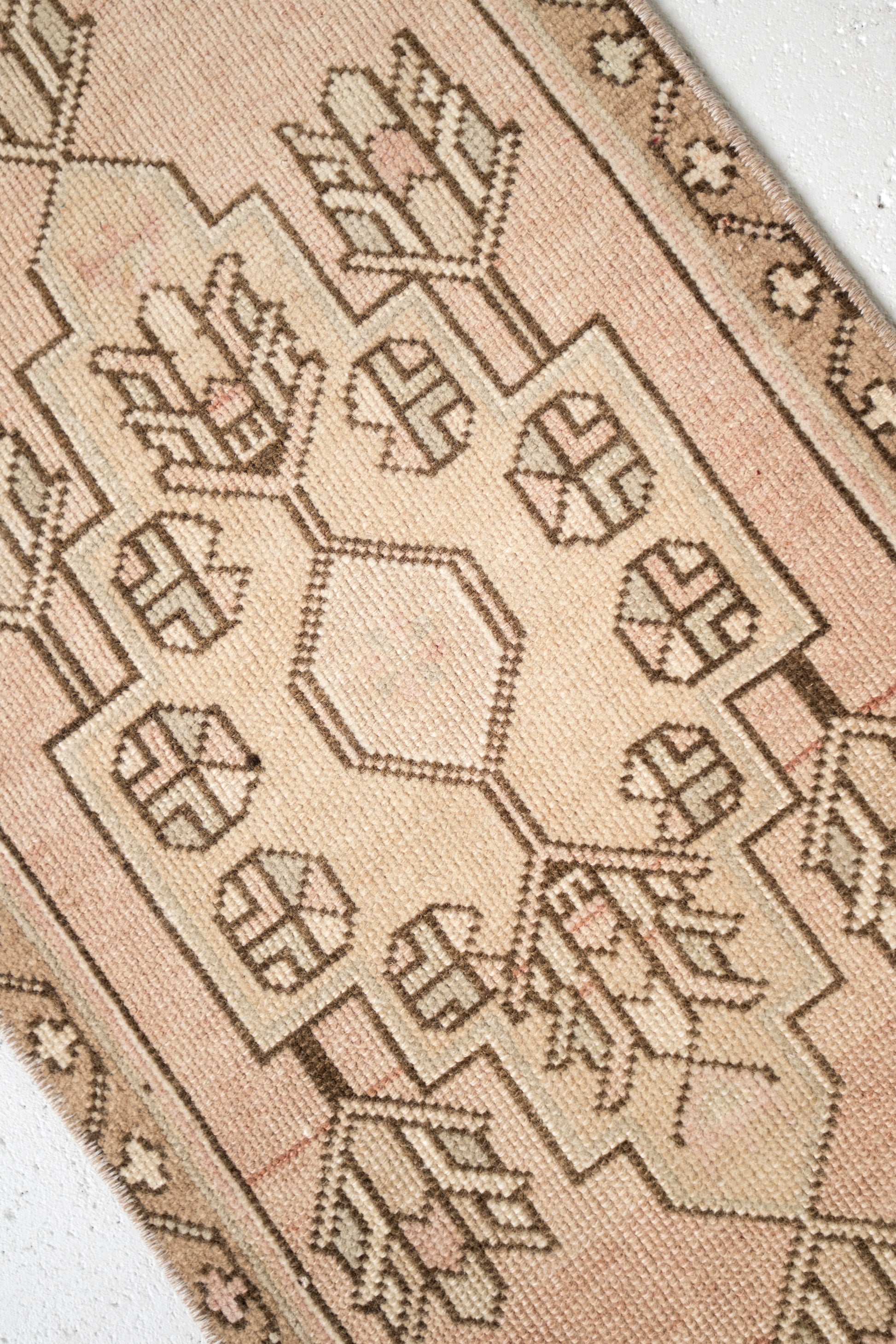 No. 2389 | 1'6 x 3'5