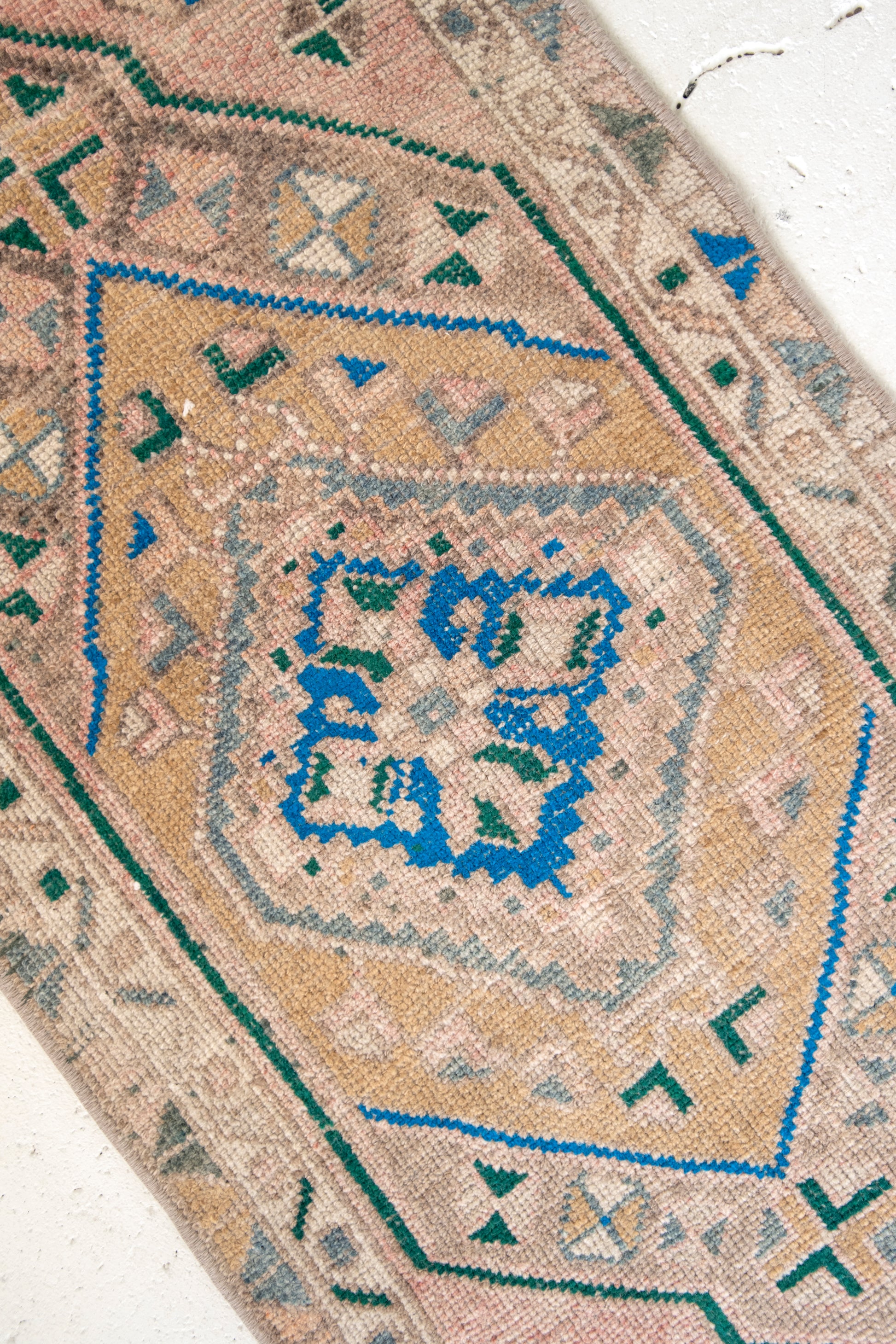 No. 2392 | 1'8 x 3'3