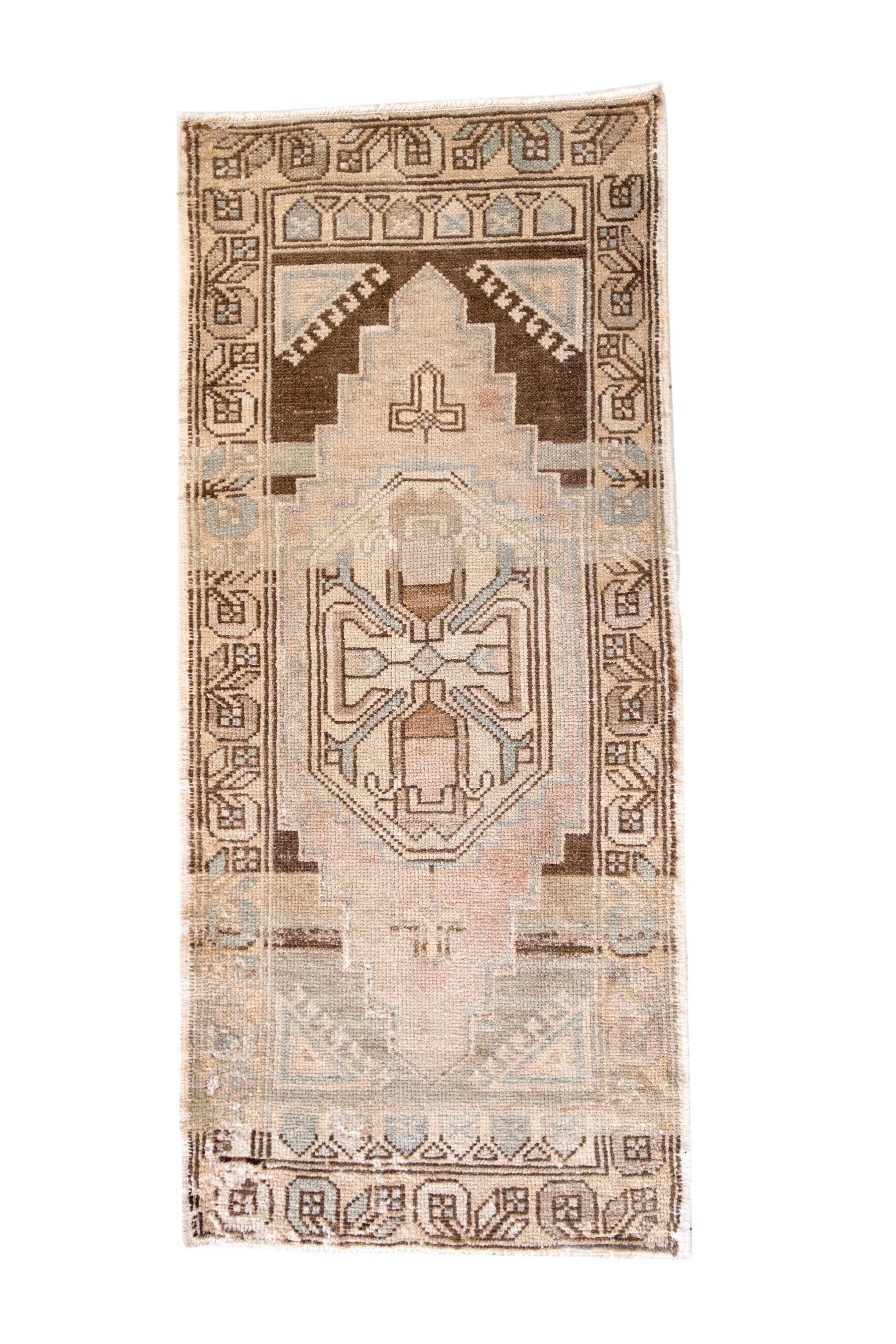 No. 2395 | 1'7 x 3'8