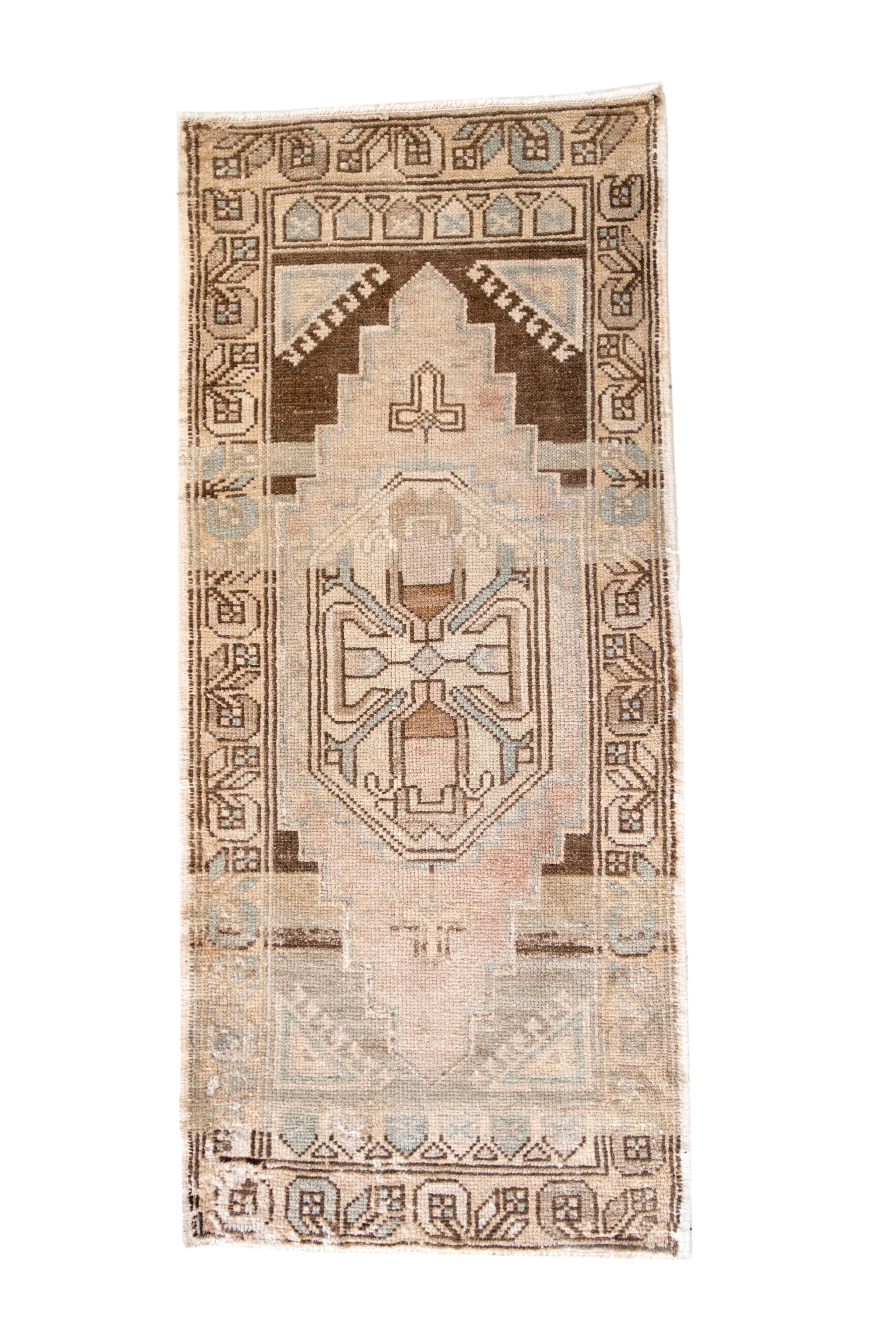 No. 2395 | 1'7 x 3'8