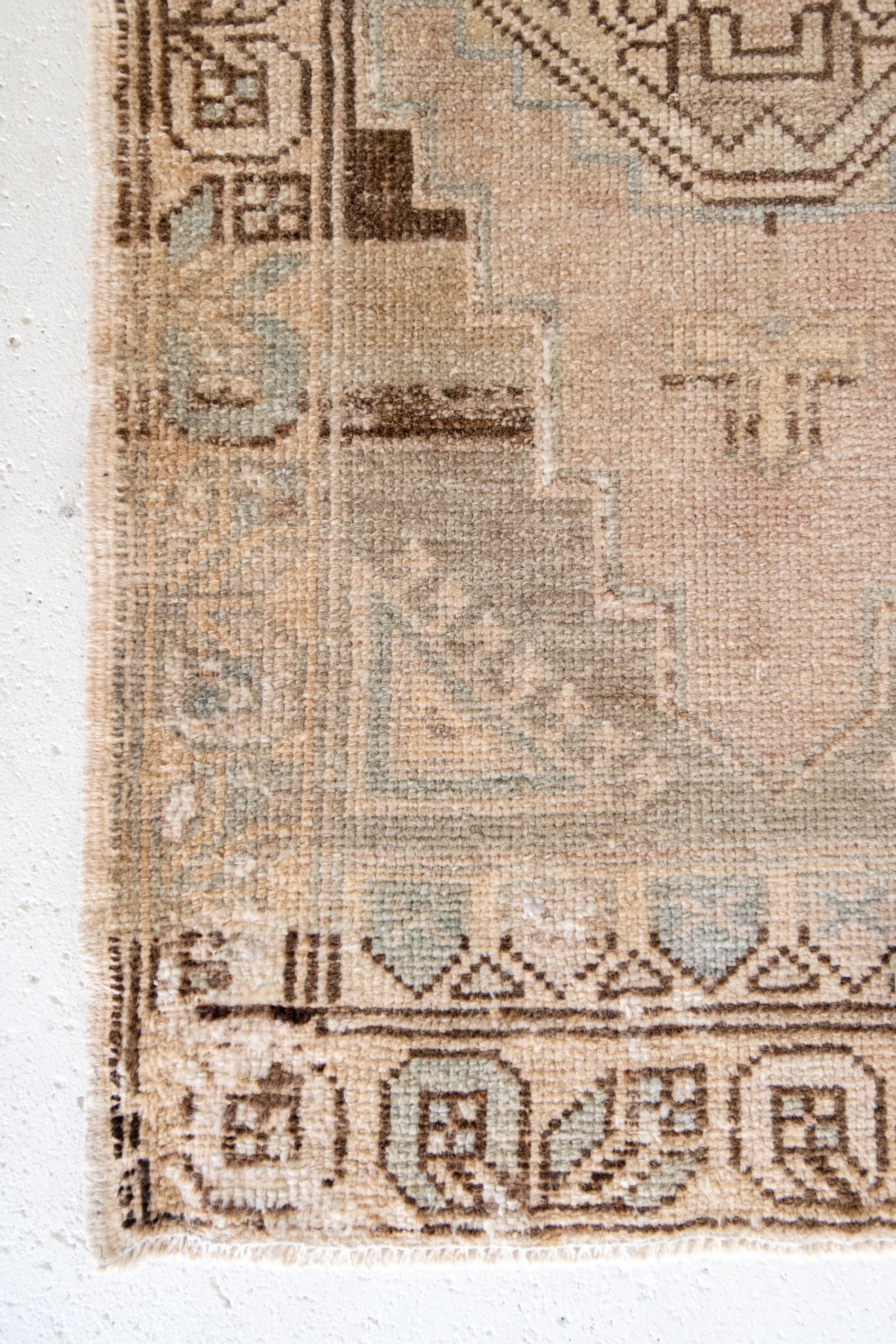 No. 2395 | 1'7 x 3'8