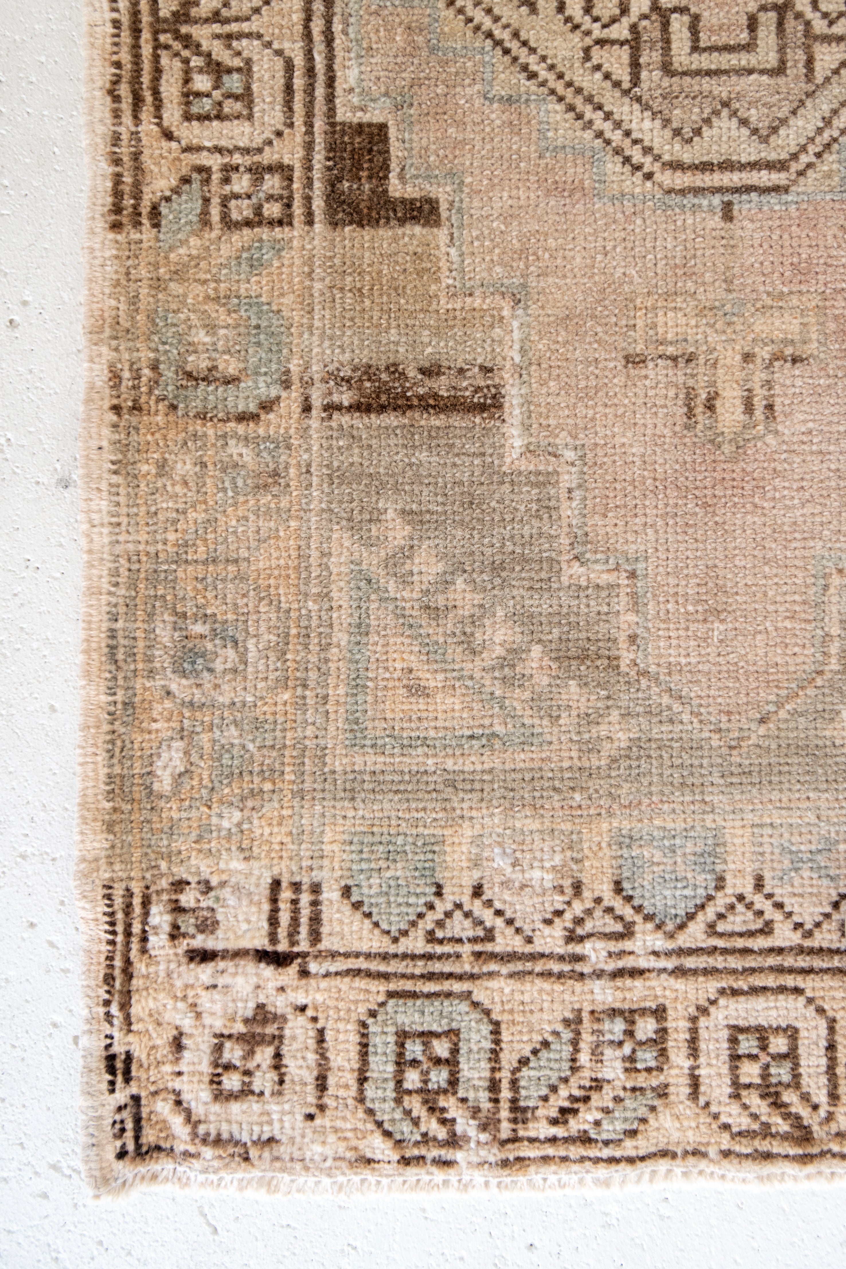 No. 2395 | 1'7 x 3'8