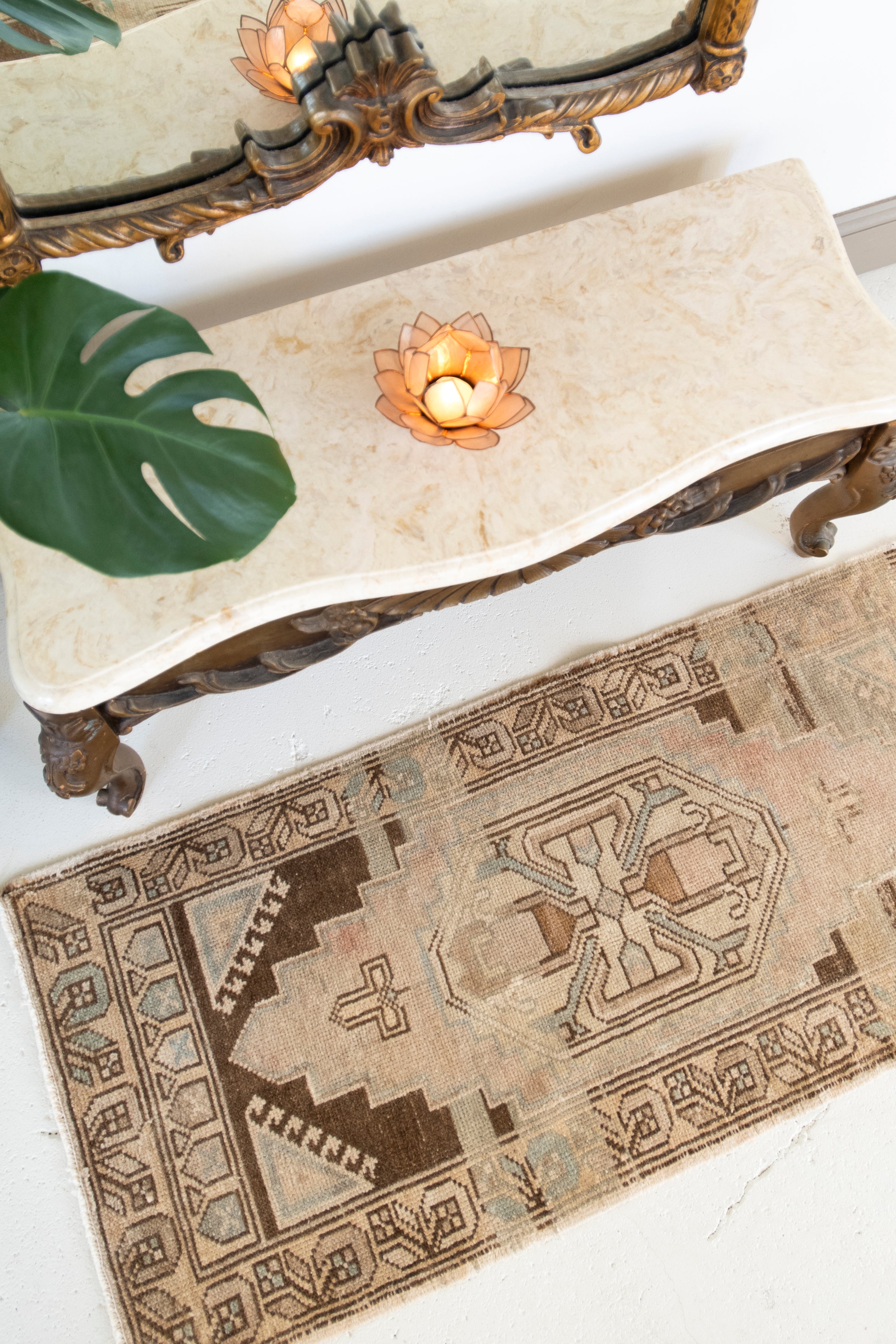 No. 2395 | 1'7 x 3'8