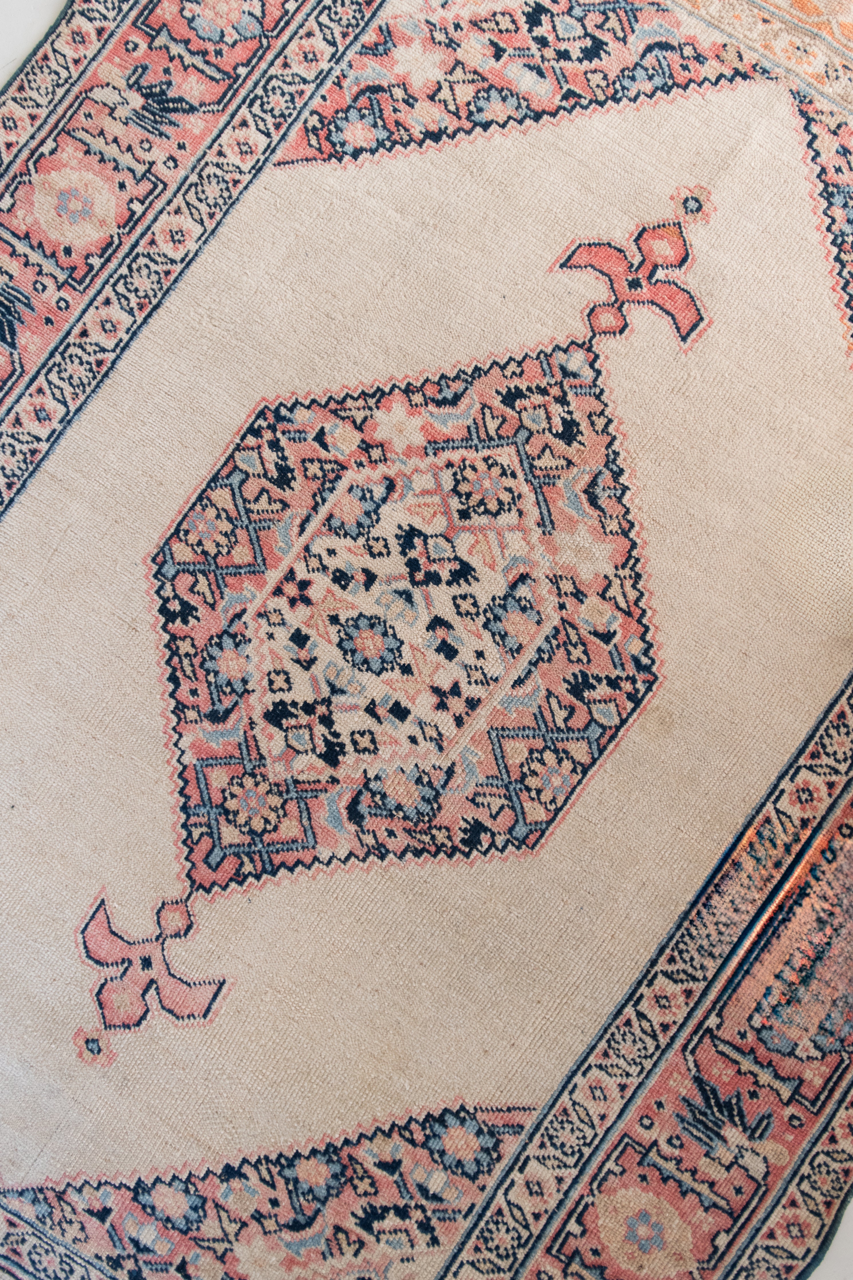 rita_antique ページ Ezrah 4'4 x 5'11 – Six Vintage Rugs
