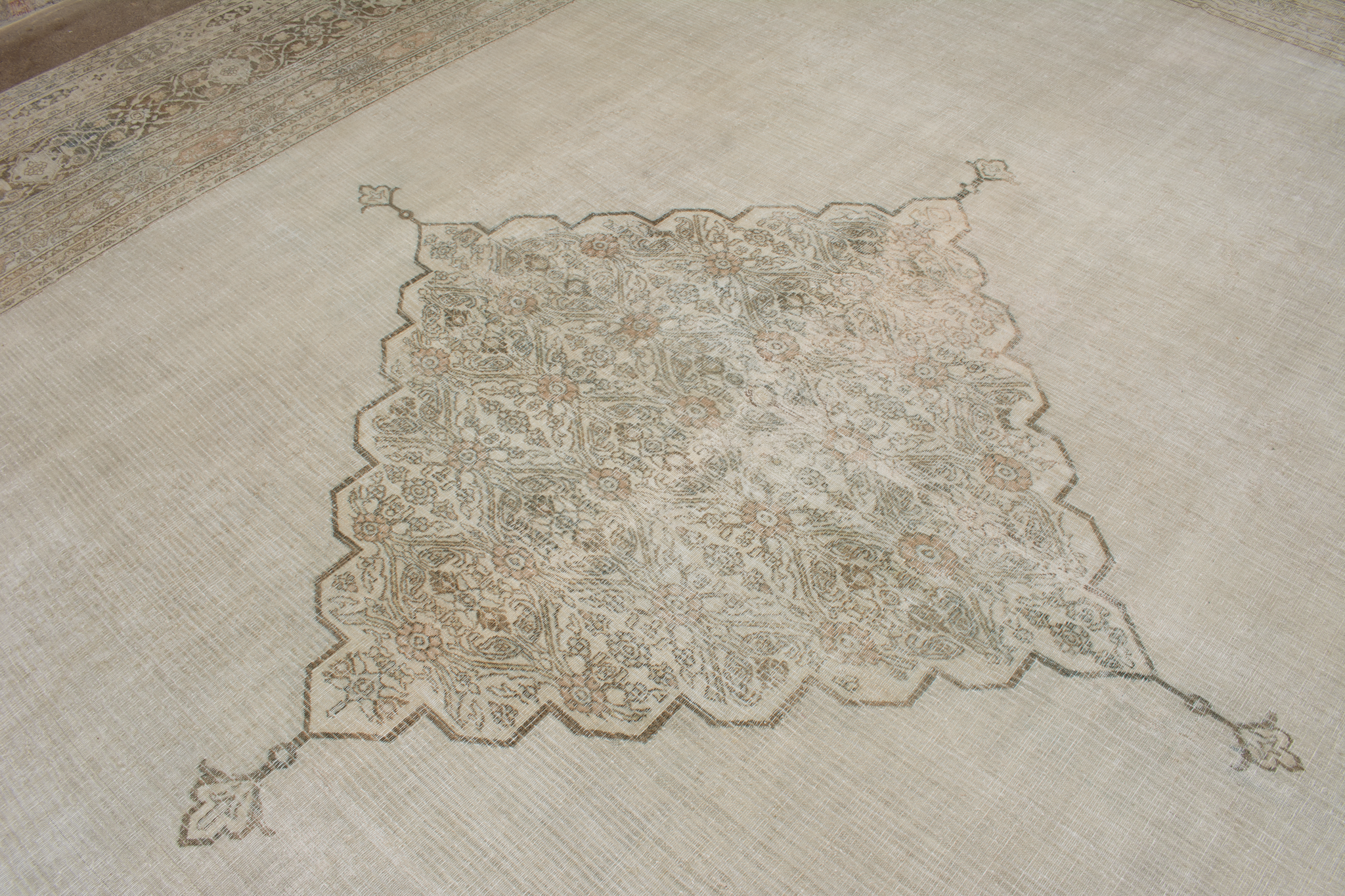 Laleh 13'9 x 17'