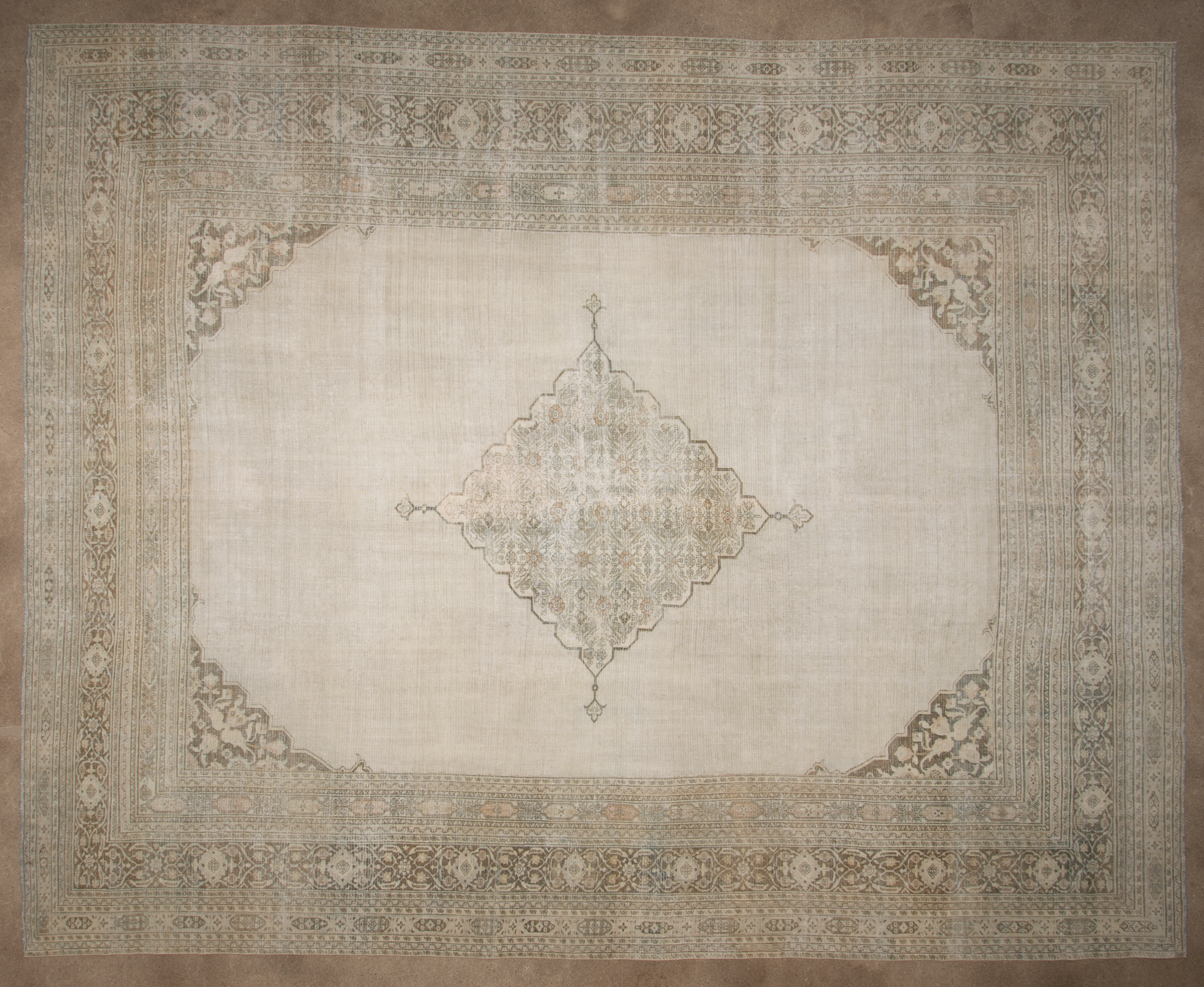 Laleh 13'9 x 17'