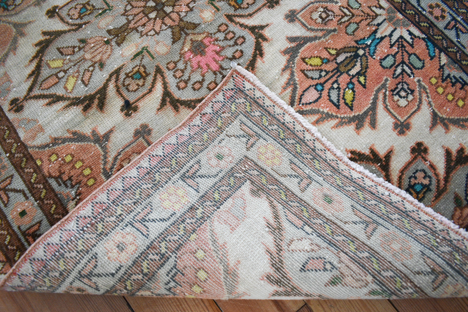 Saffron 2'7 x 6'4