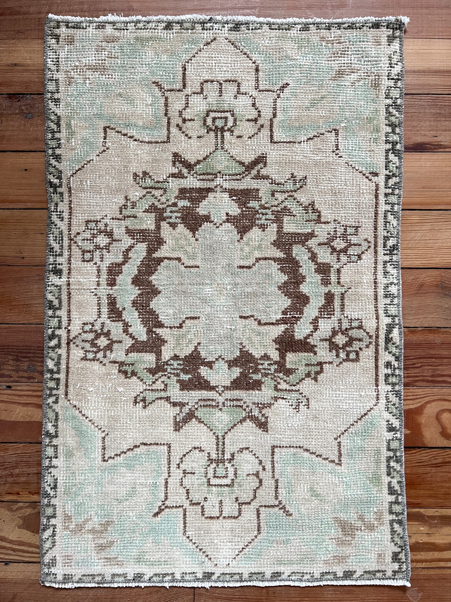 No. 1560 | 1'8 x 2'8