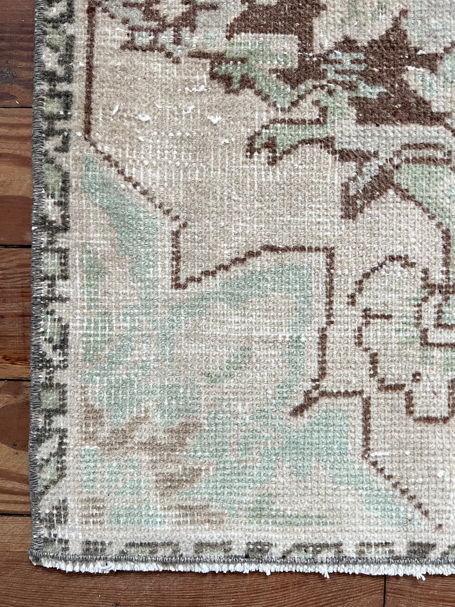 No. 1560 | 1'8 x 2'8