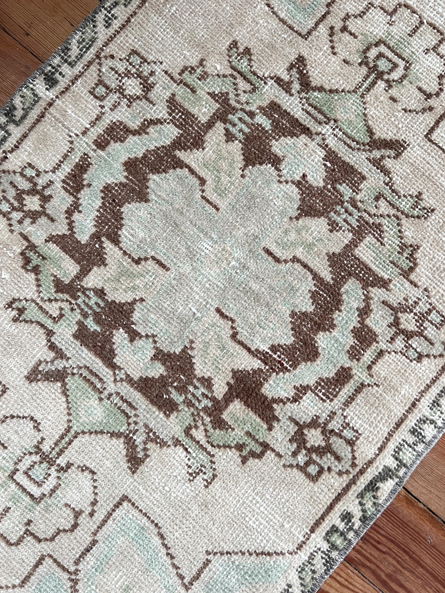 No. 1560 | 1'8 x 2'8