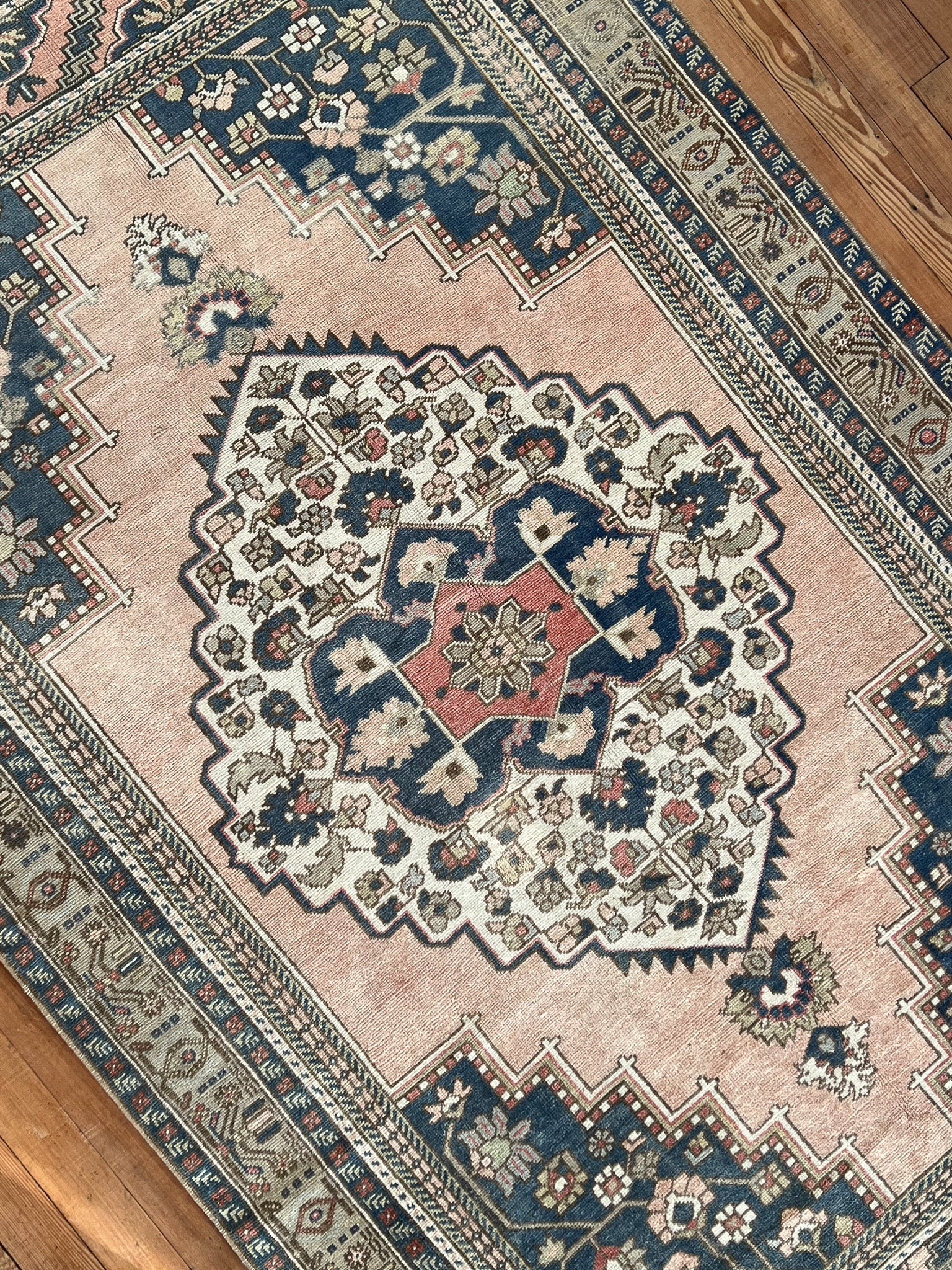 Isabella 5'4 x 8'11