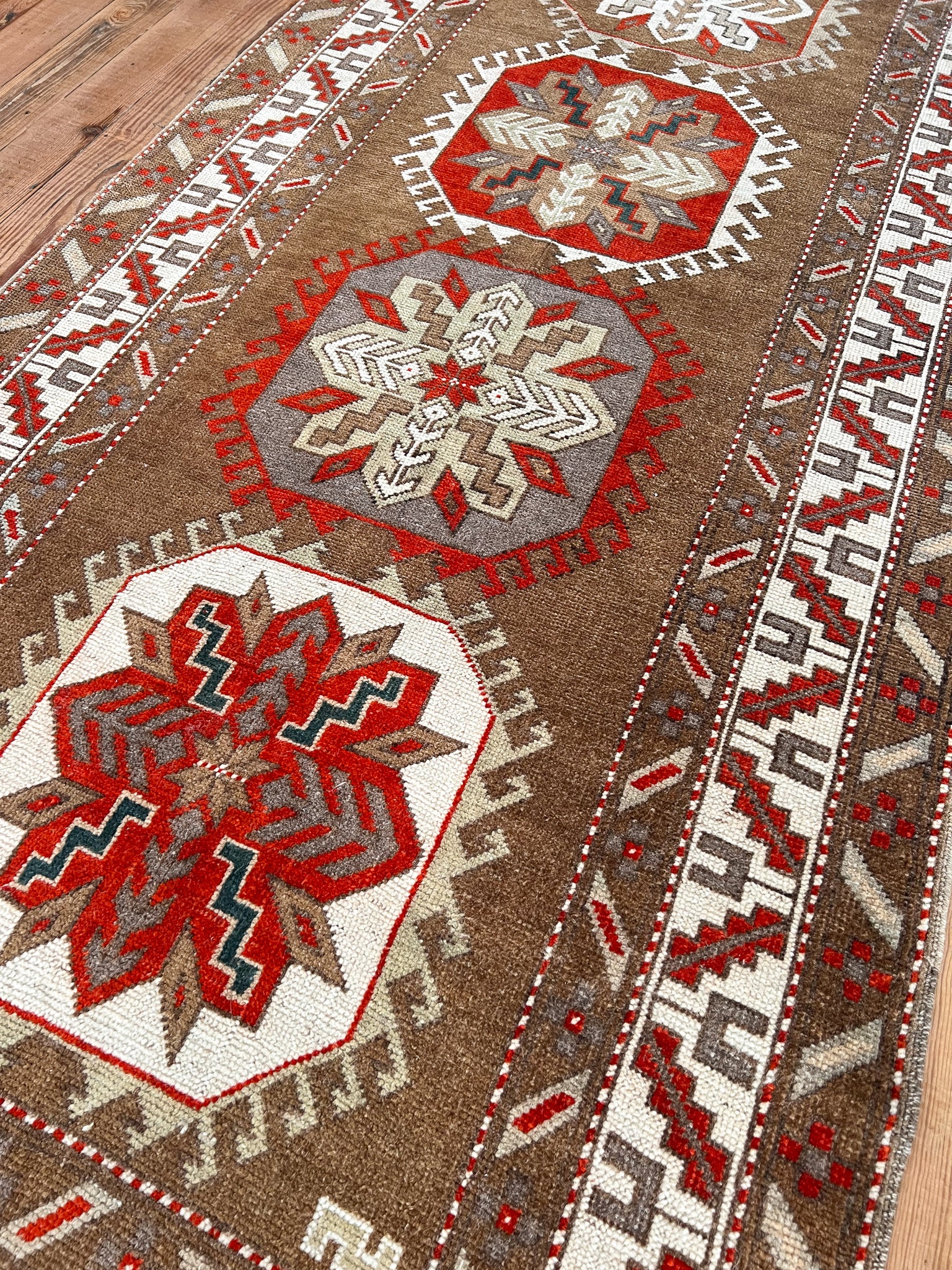 Karuk 3'1 x 10'11