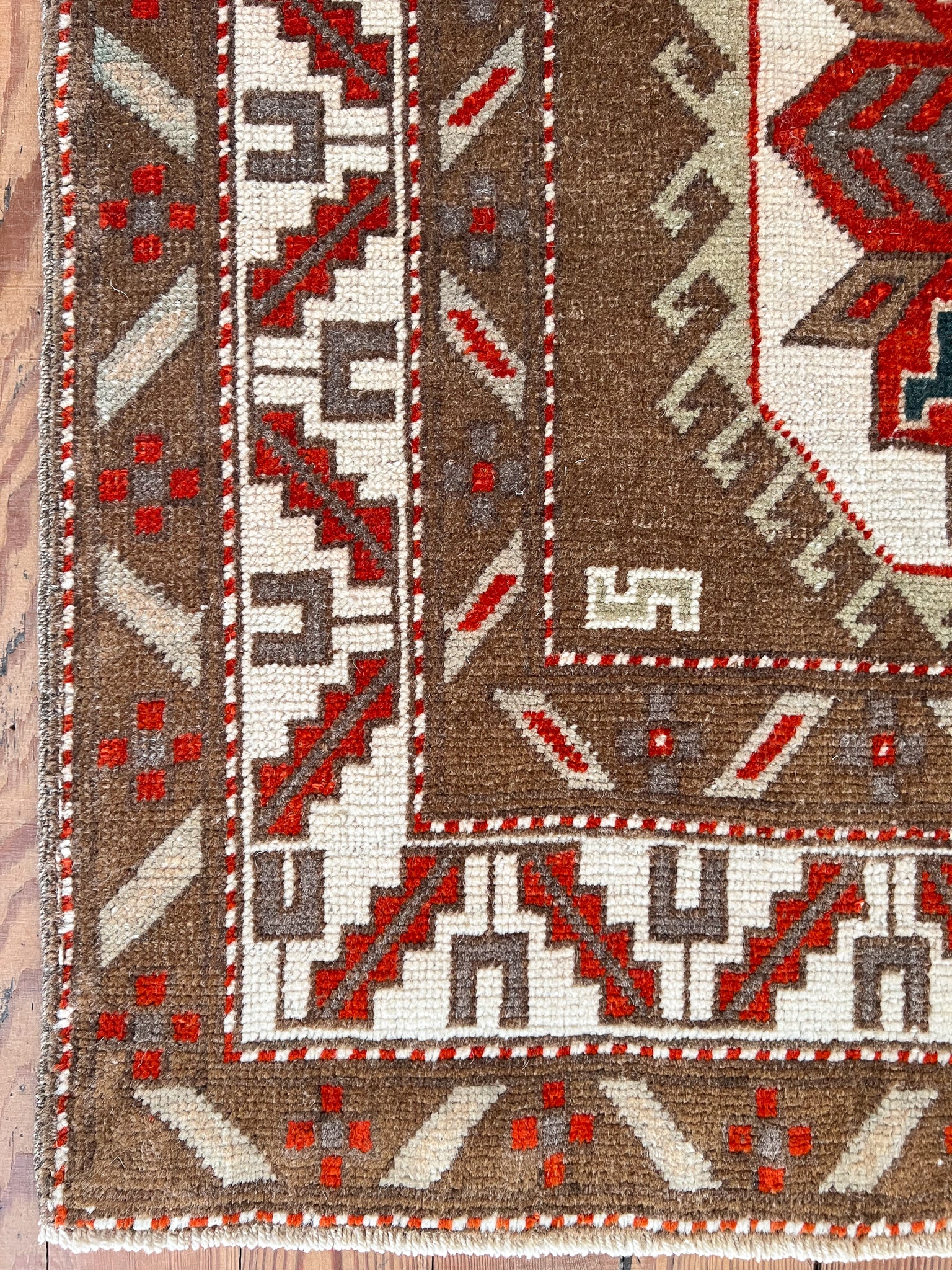 Karuk 3'1 x 10'11