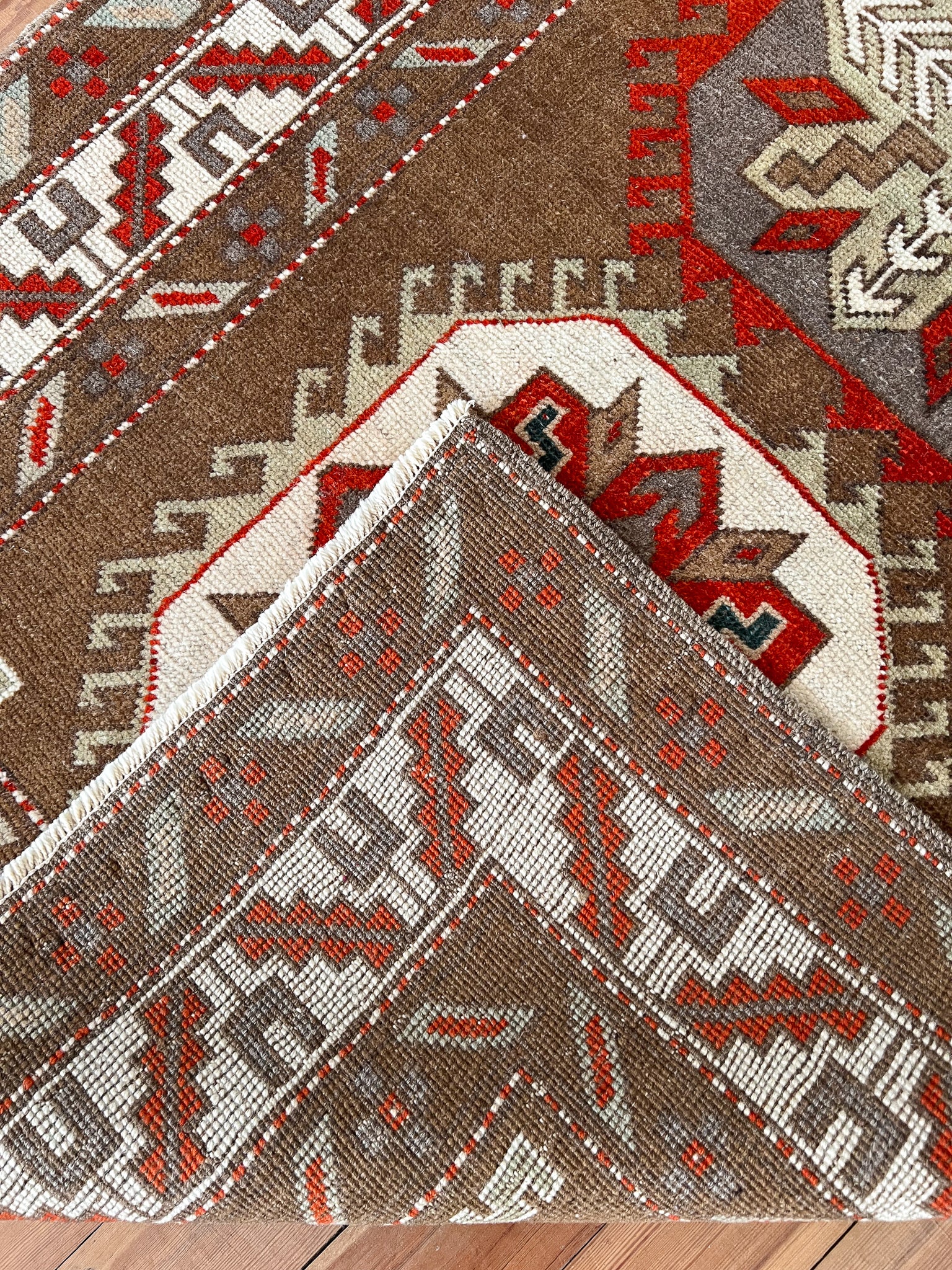Karuk 3'1 x 10'11