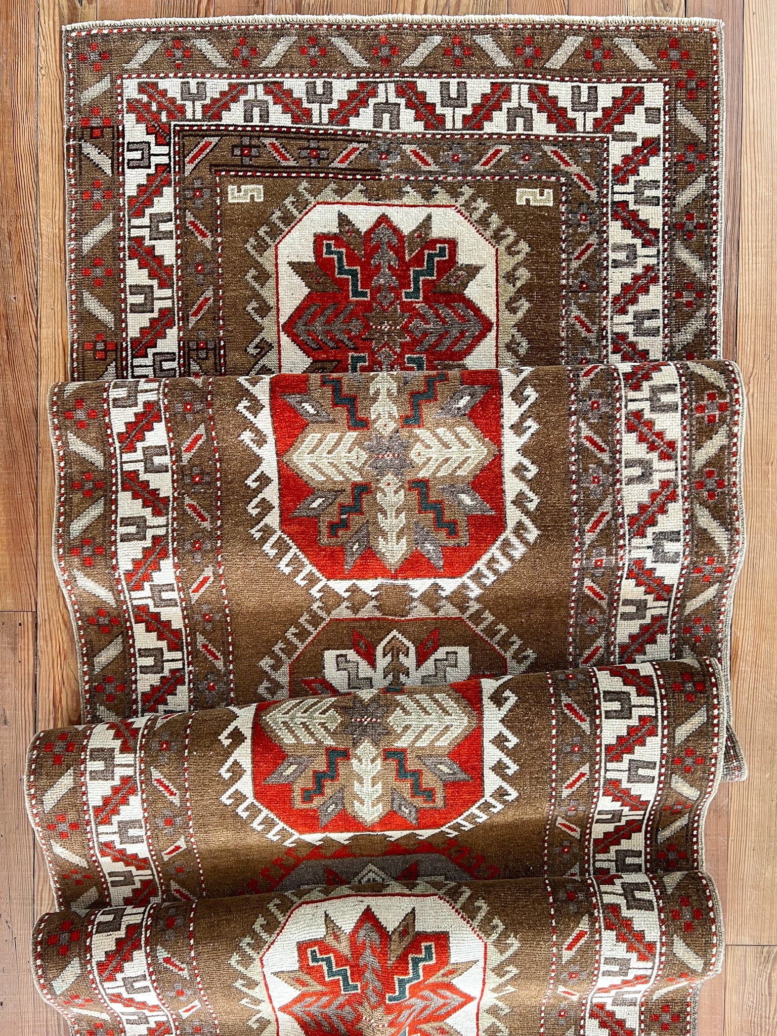 Karuk 3'1 x 10'11