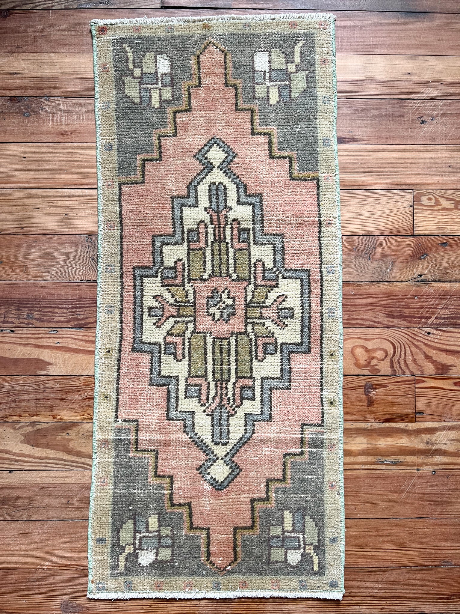 No. 1400 | 1'5 x 3'4