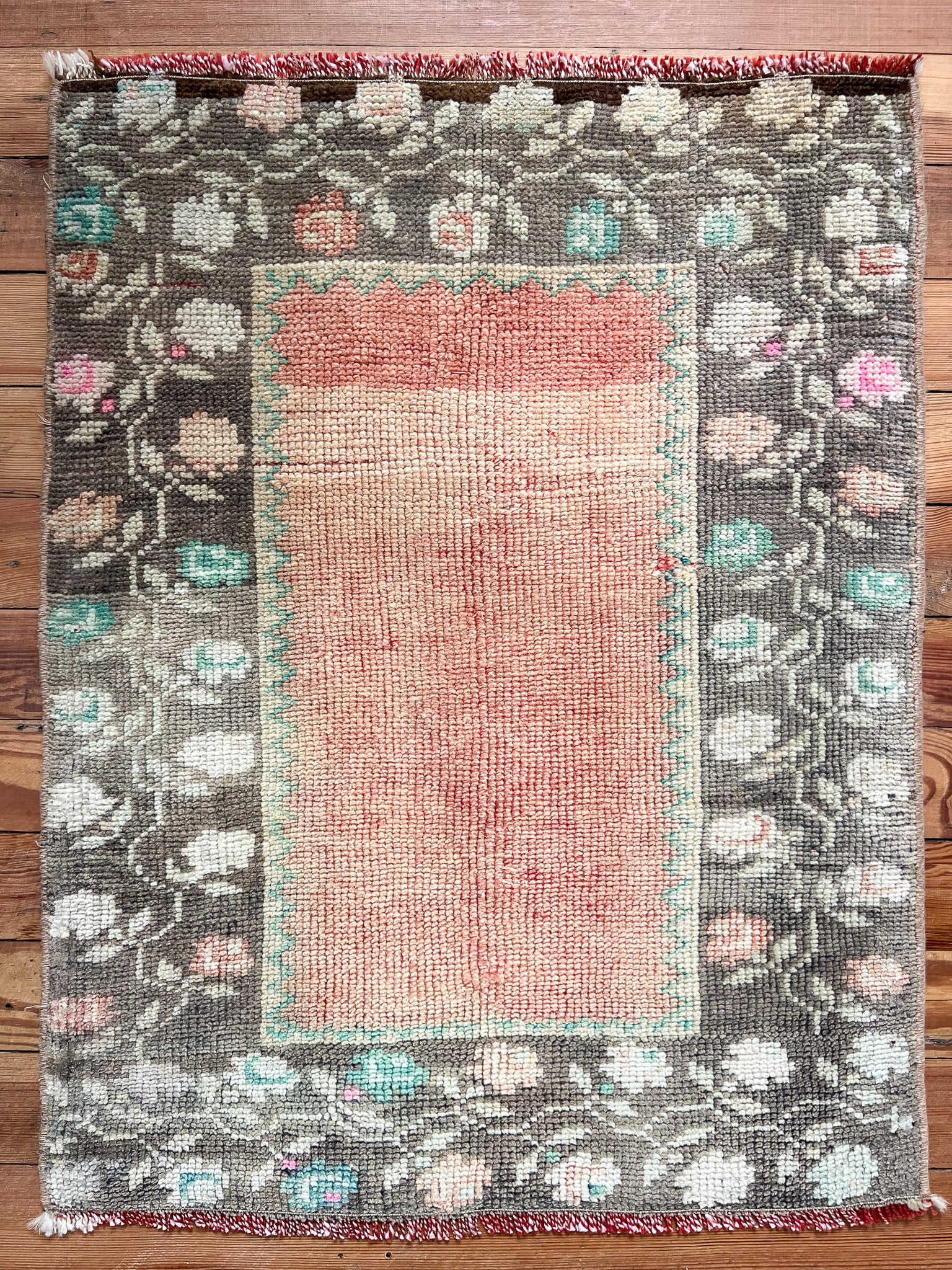 No. 1587 | 2'2 x 2'10