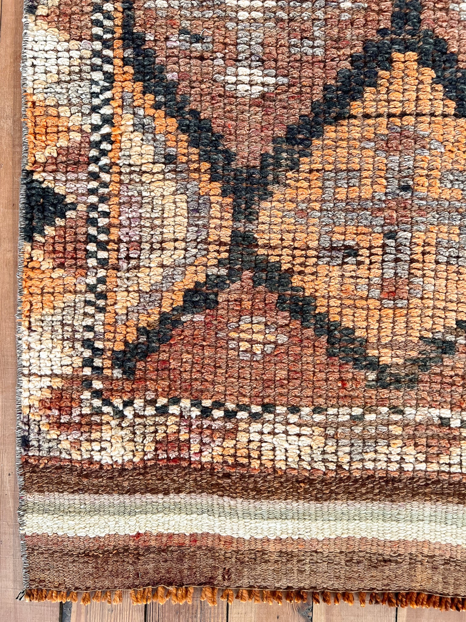Janiya 2'6 x 11'6