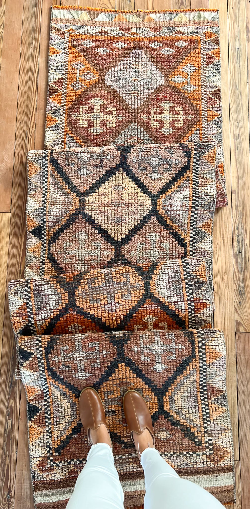 Janiya 2'6 x 11'6