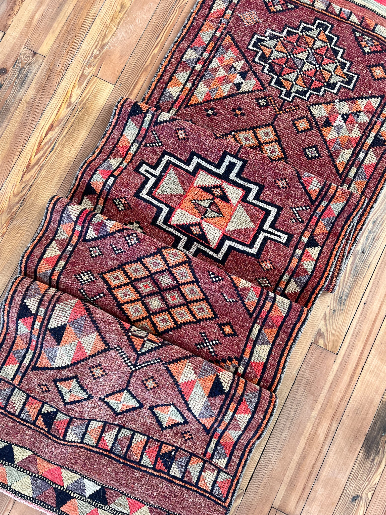 Ayla 2'9 x 11'4