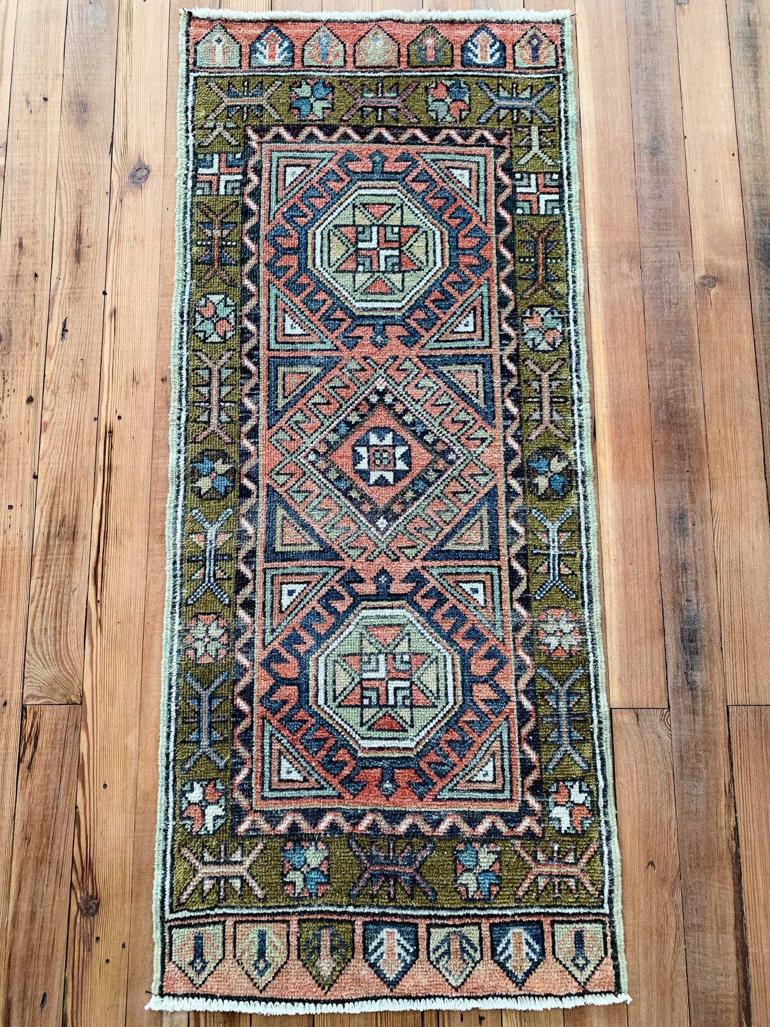 NO. 775 | 2'1 x 4'10