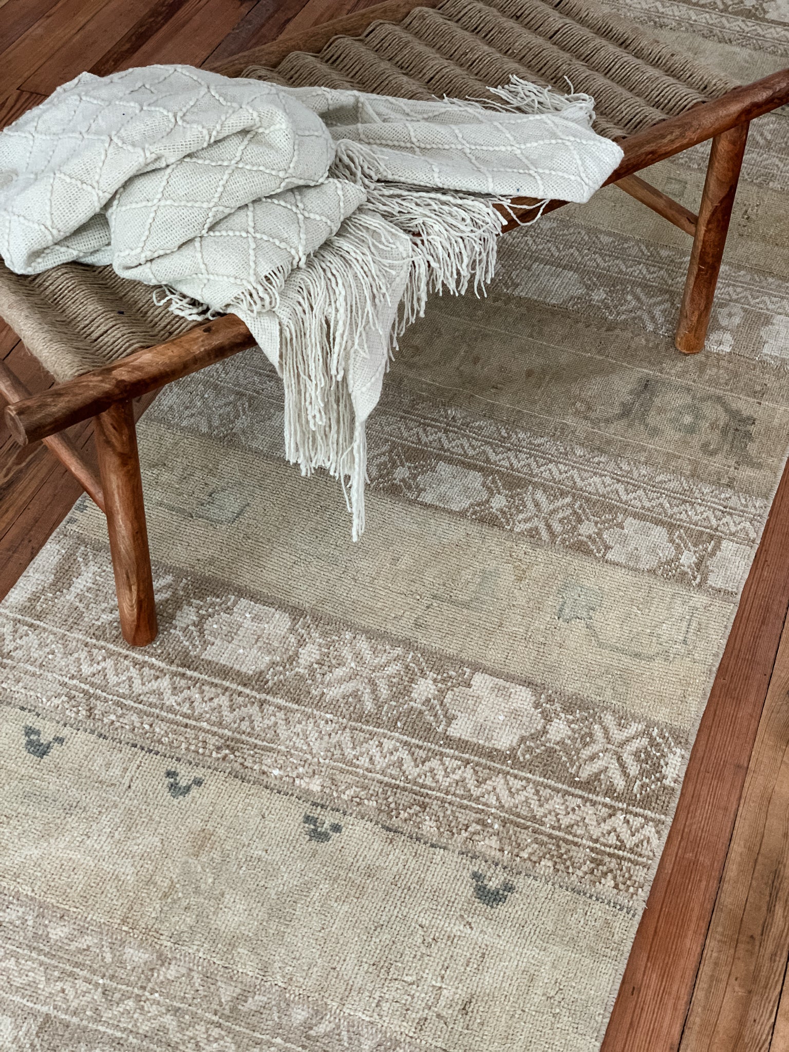 Taskie 2'8 x 23'2 - 23'6