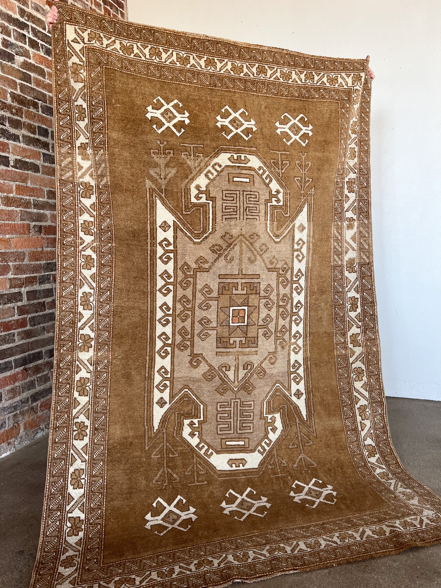Brandy 5' x 7'11