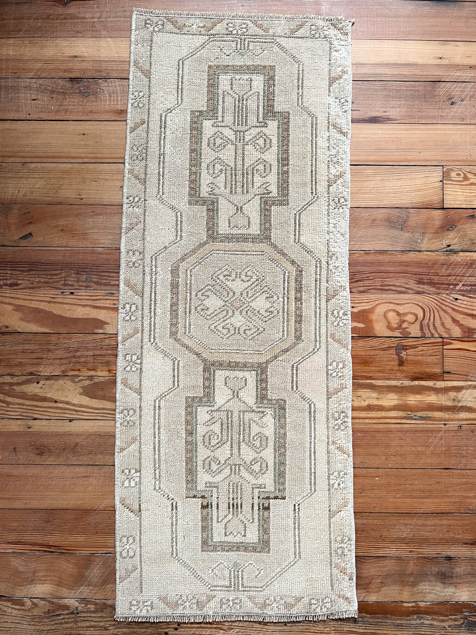 No. 1447 | 1'6 x 3'9