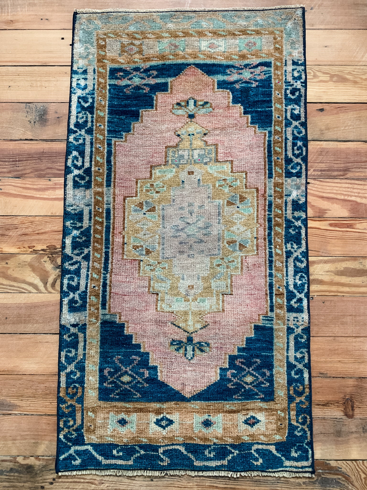 NO. 804 | 1'9 X 3'3