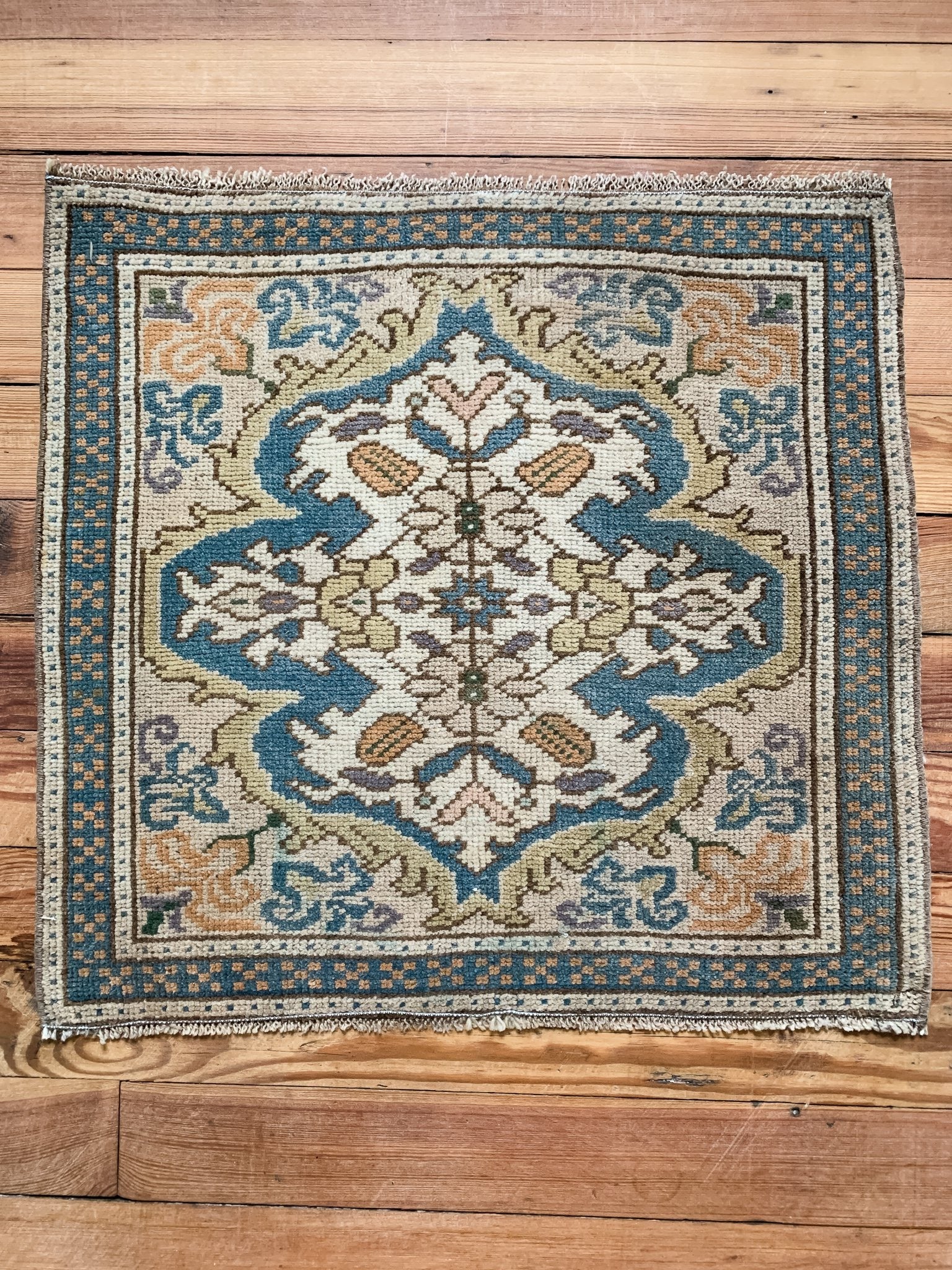NO. 810 | 2'1 X 2'1
