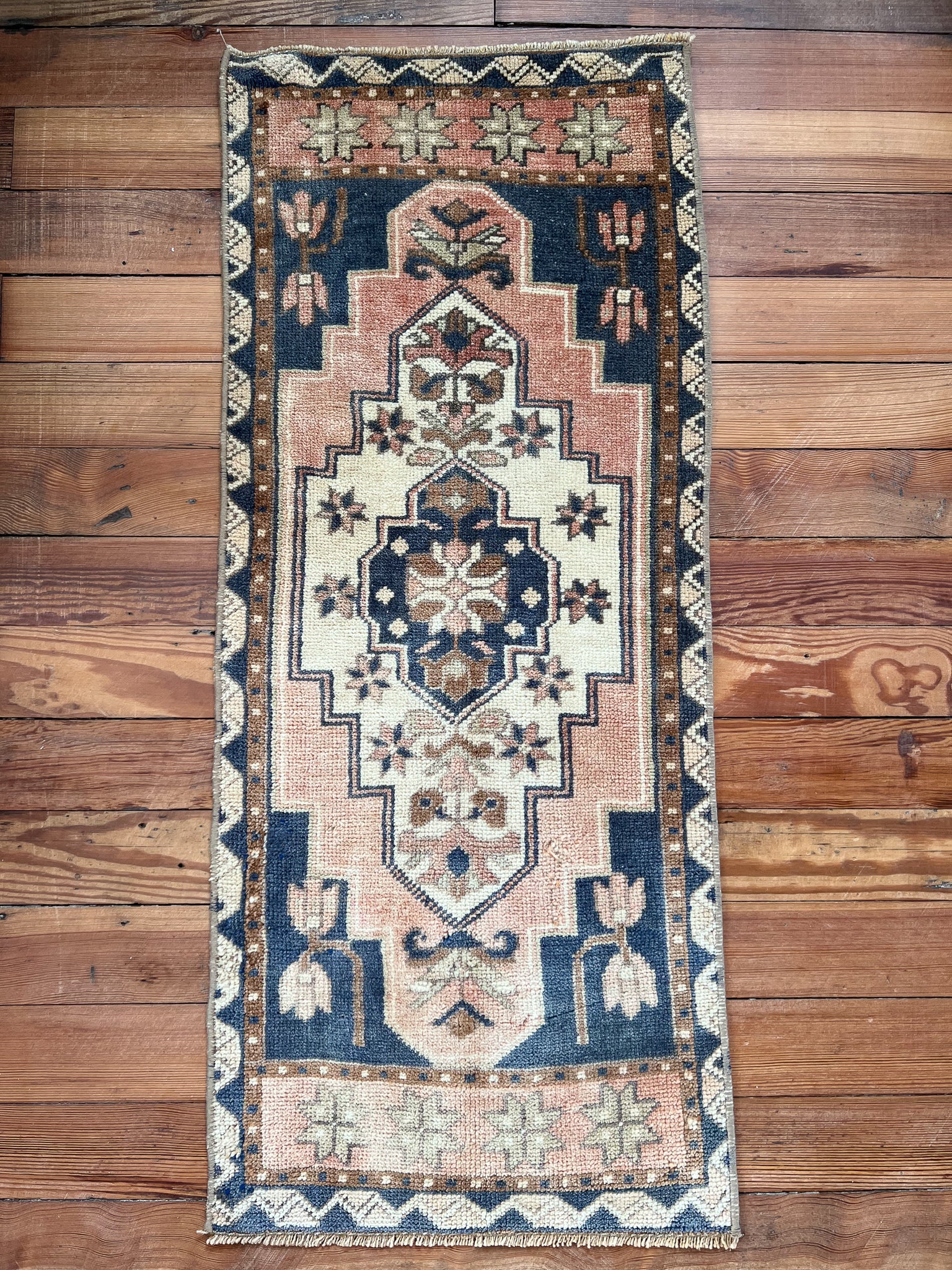 No. 1500 | 1'6 x 3'7