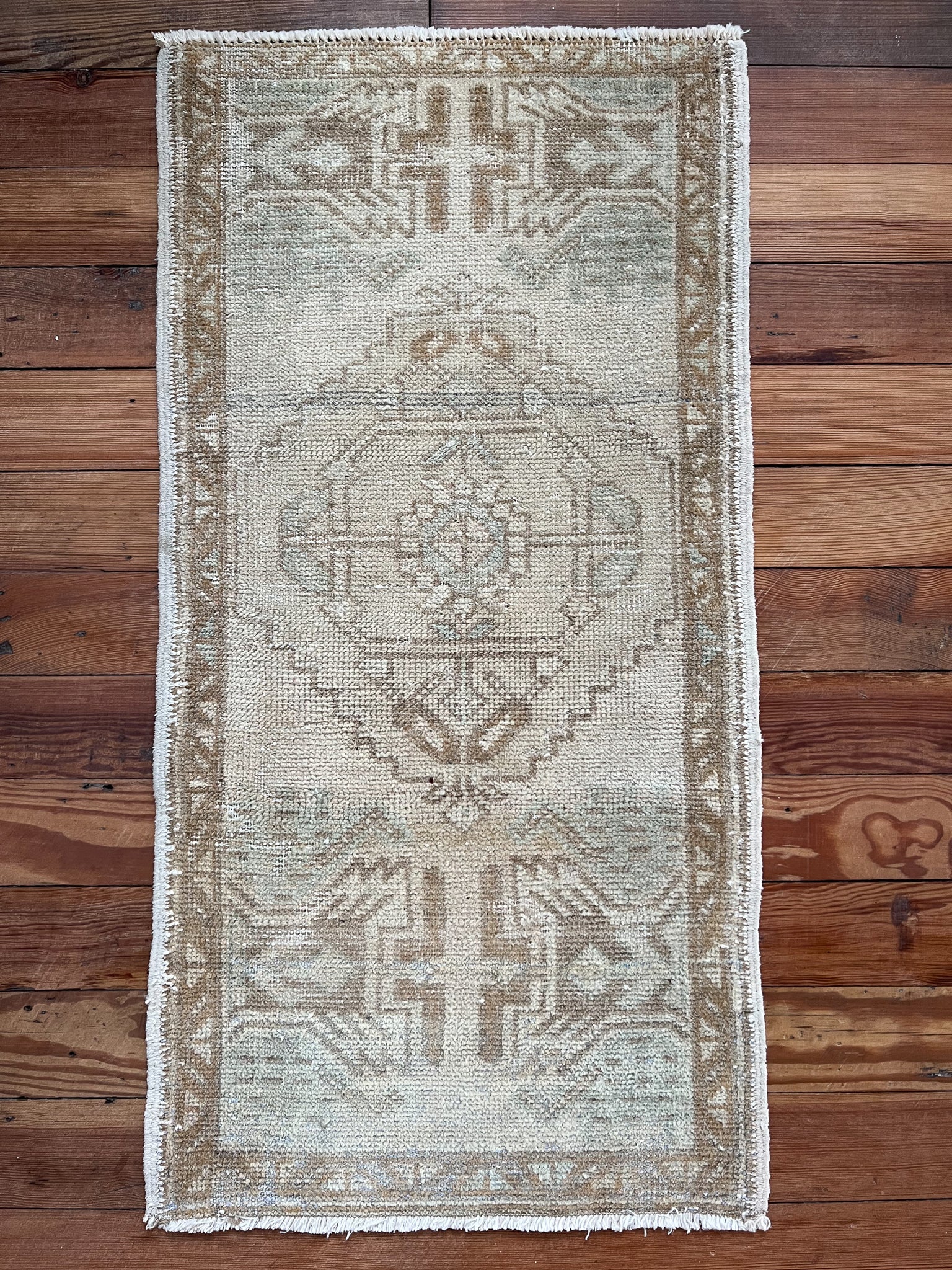 No. 1328 | 1'7 x 3'2