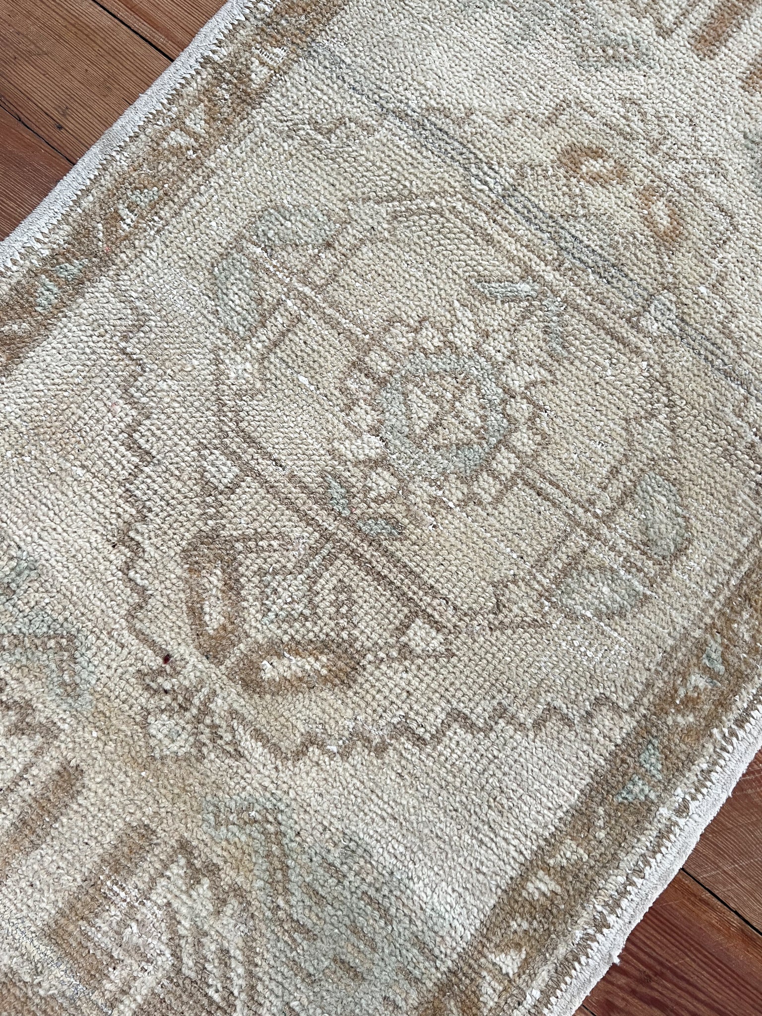 No. 1328 | 1'7 x 3'2