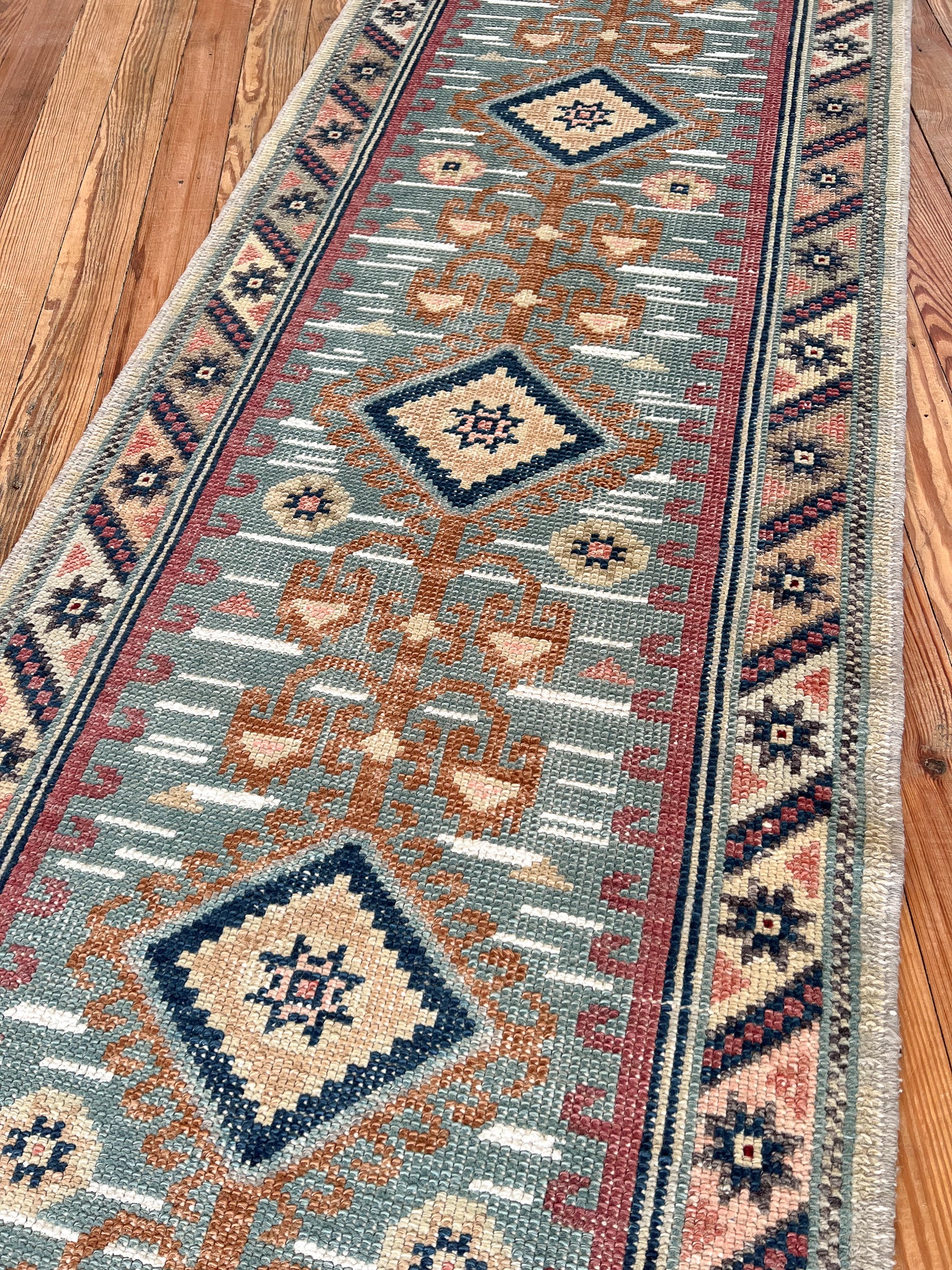 Aqua 2'6 x 17'2