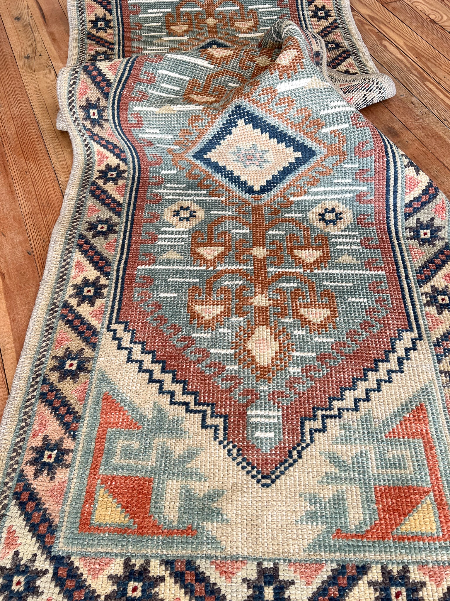 Aqua 2'6 x 17'2