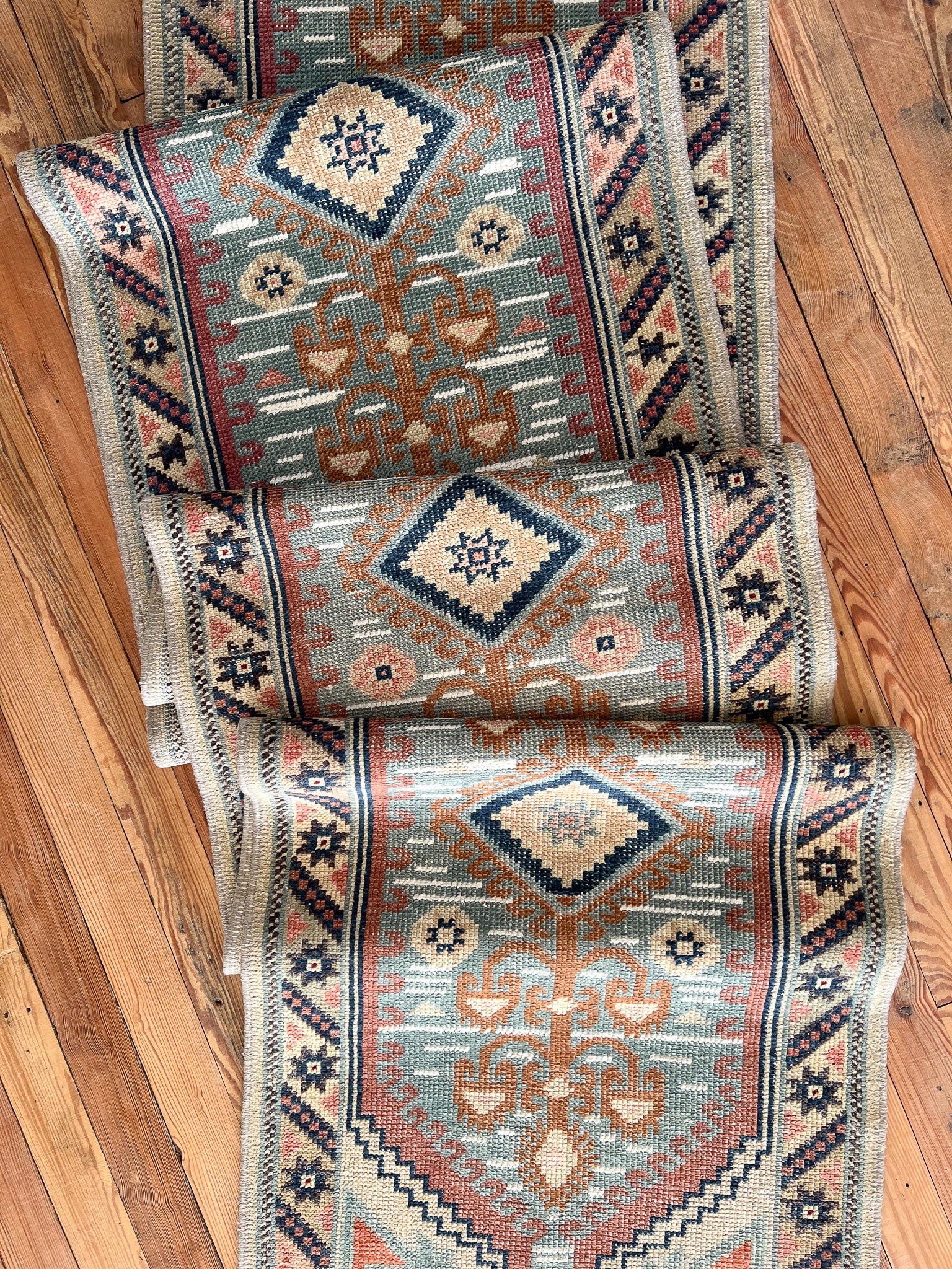 Aqua 2'6 x 17'2