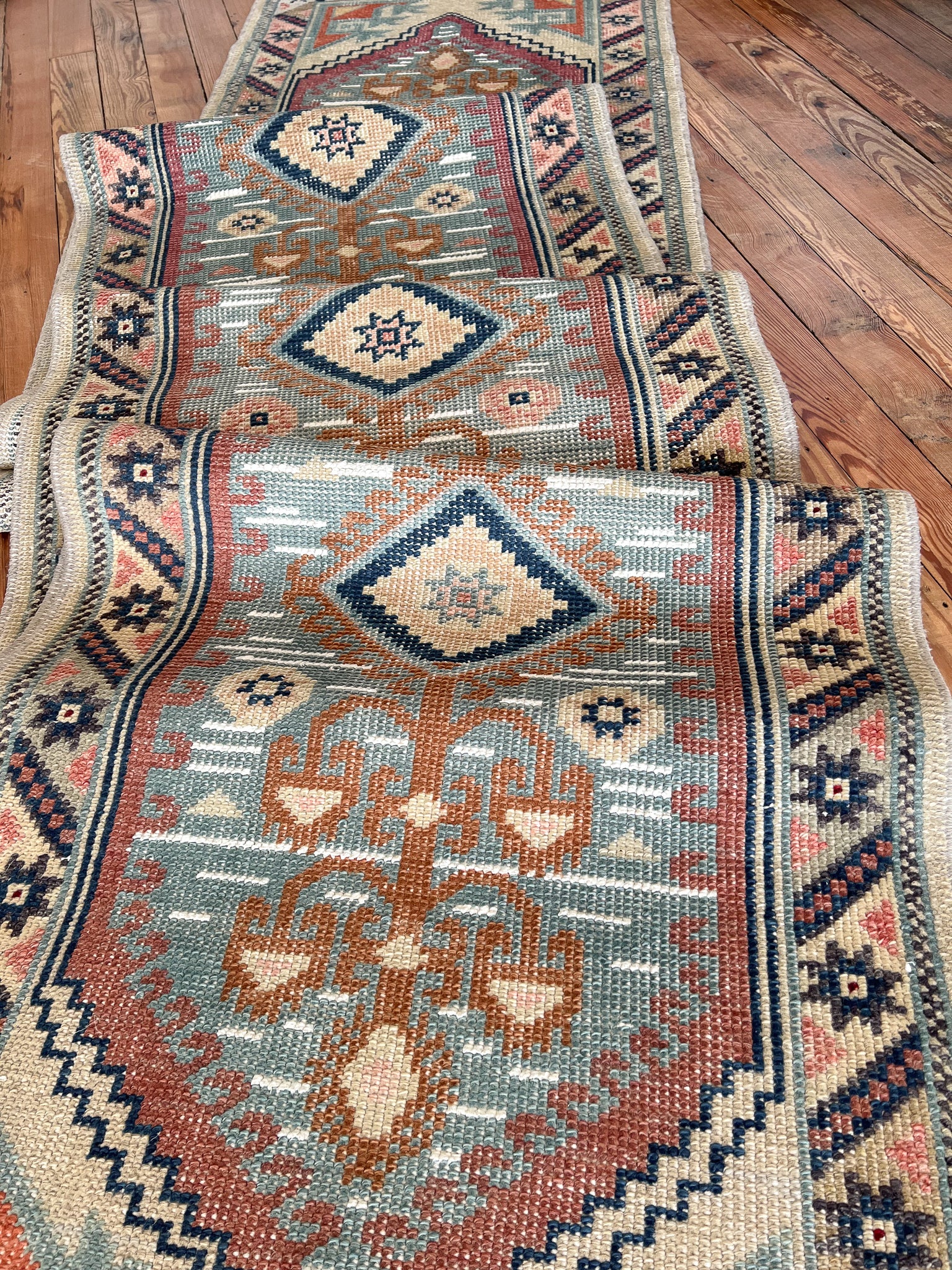 Aqua 2'6 x 17'2