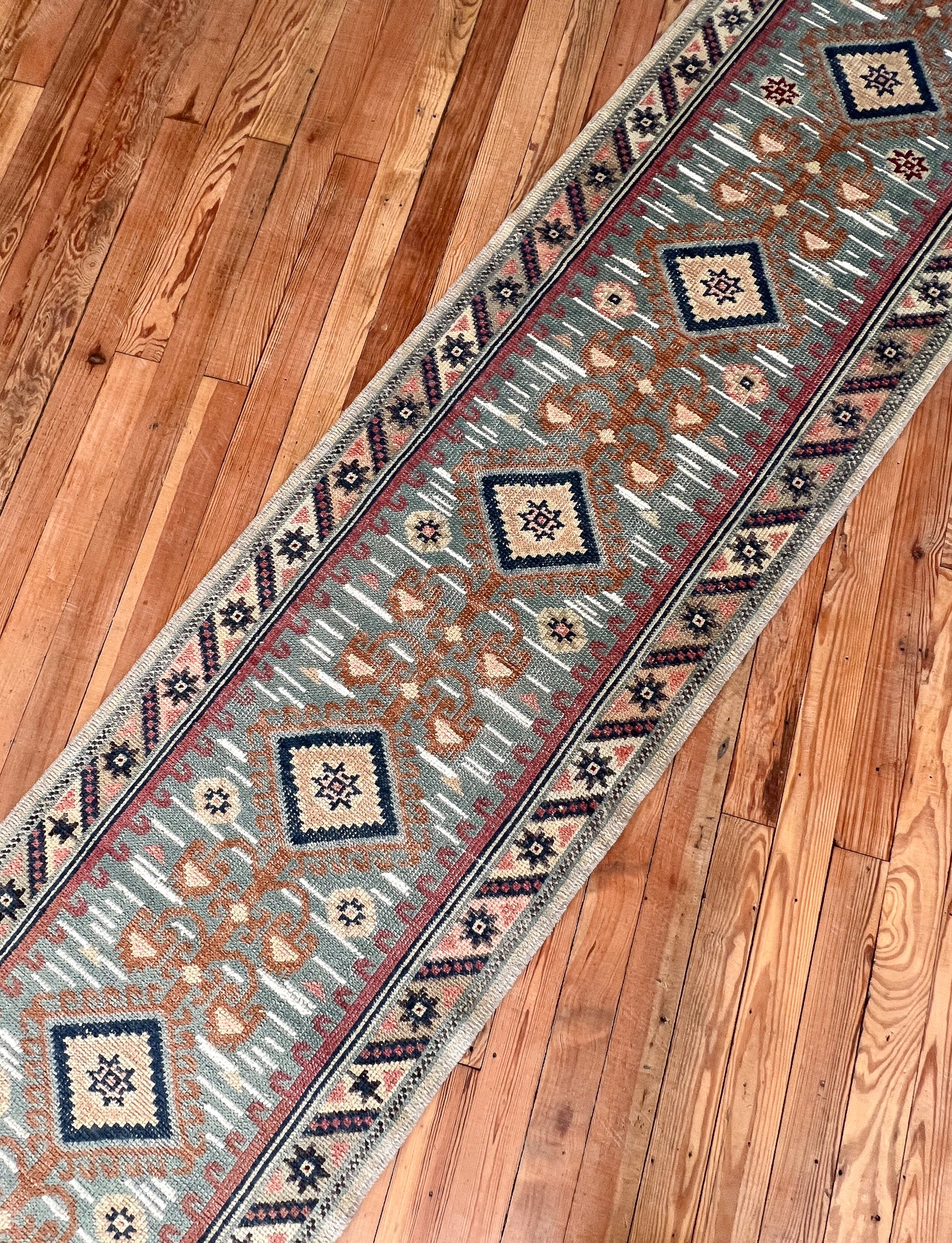 Aqua 2'6 x 17'2