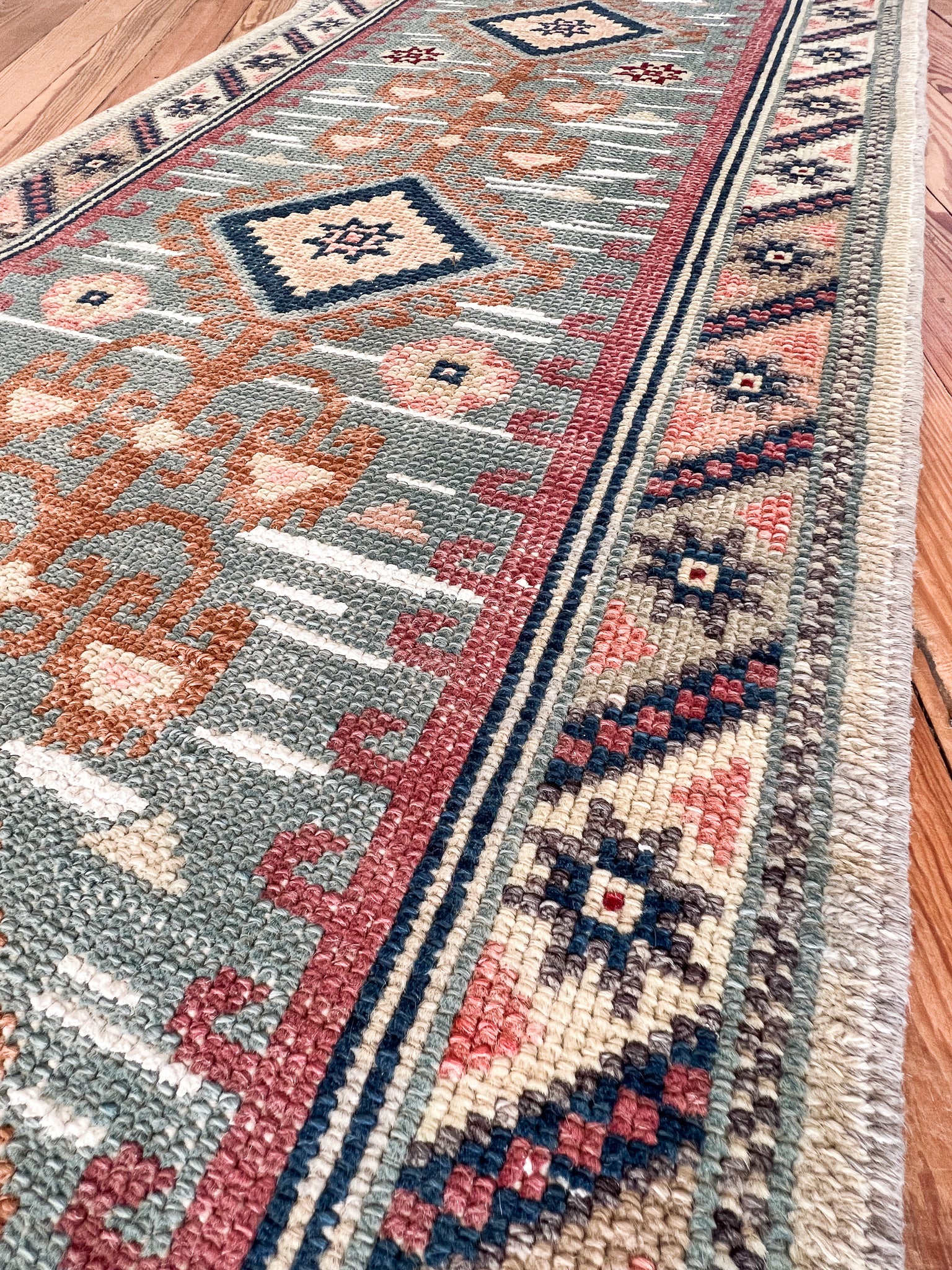 Aqua 2'6 x 17'2