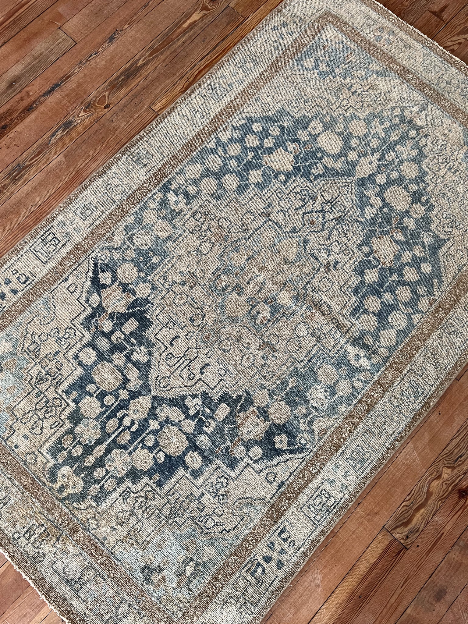 Ghaliya 3'11 x 6'7