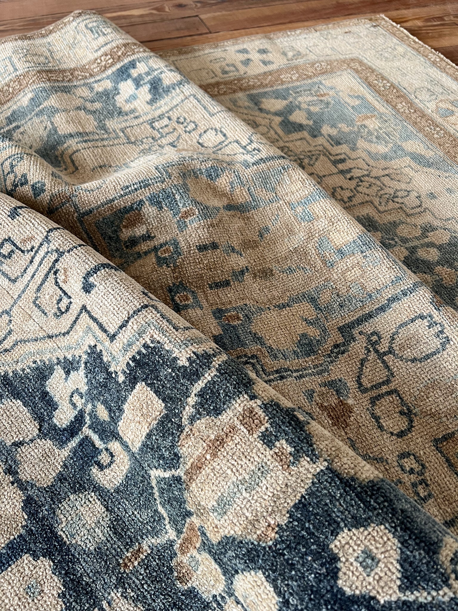 Ghaliya 3'11 x 6'7