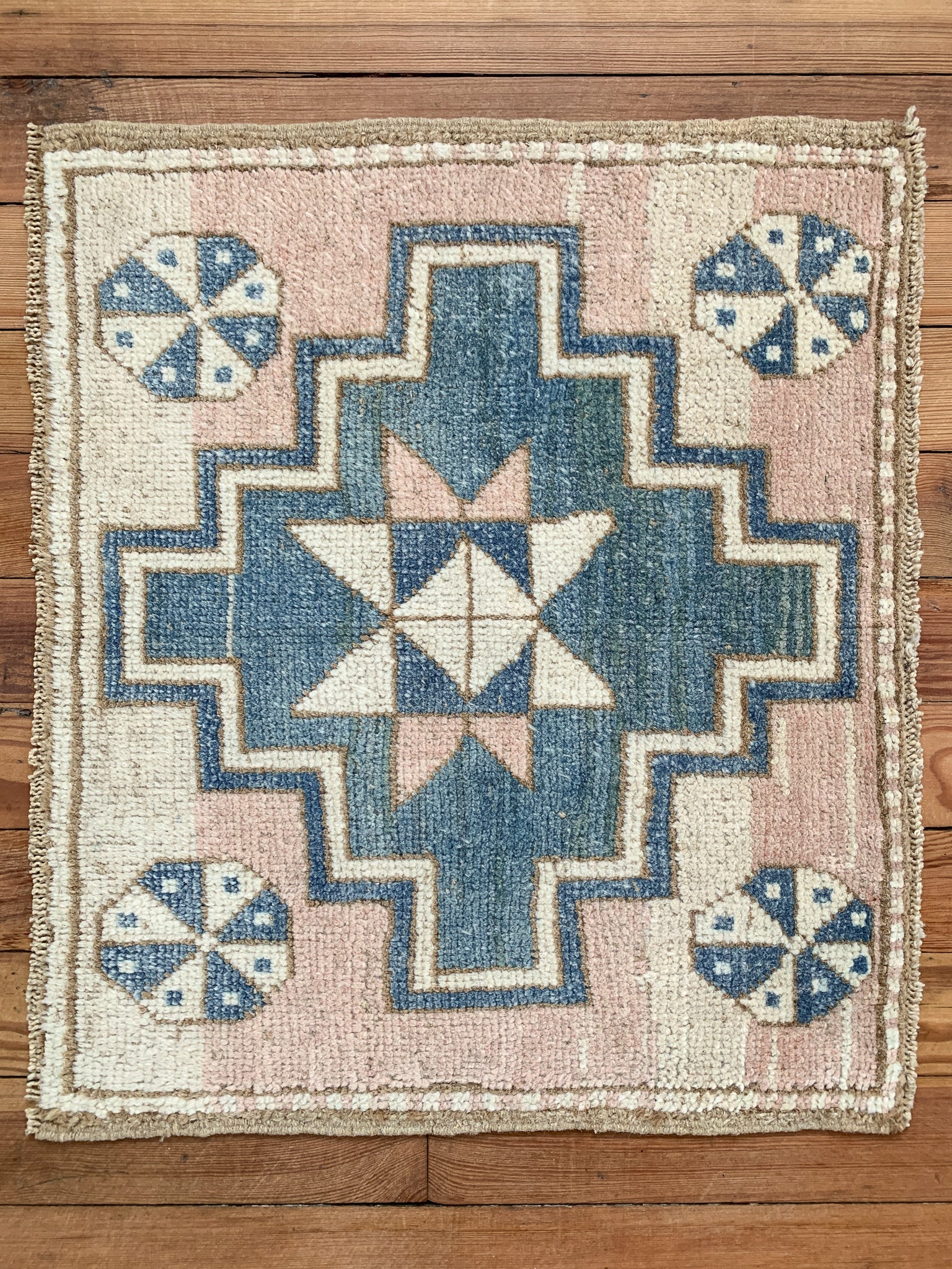 No. 860 | 1'11 x 2'3