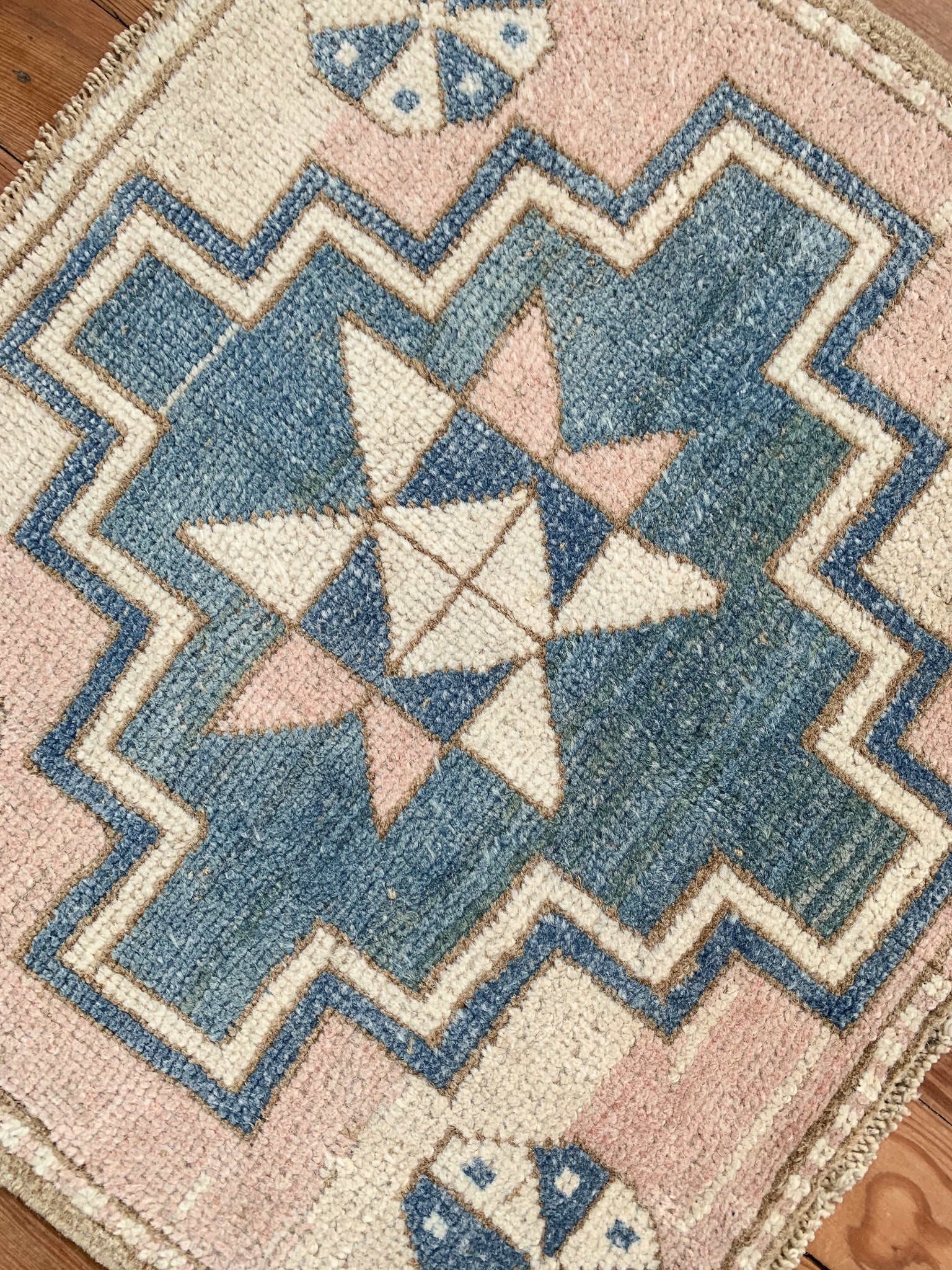 No. 860 | 1'11 x 2'3