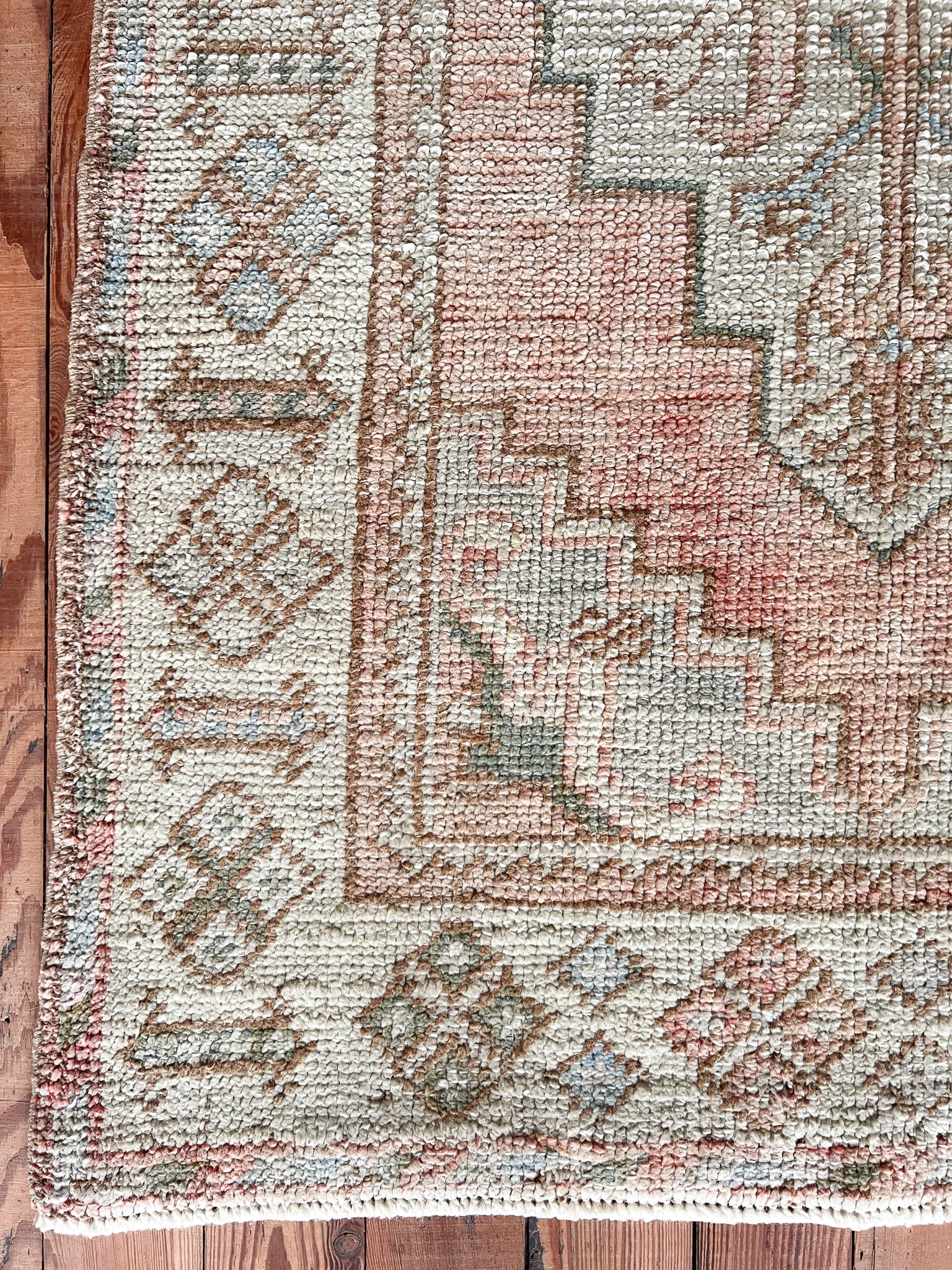 Harriet 2'9 x 10'