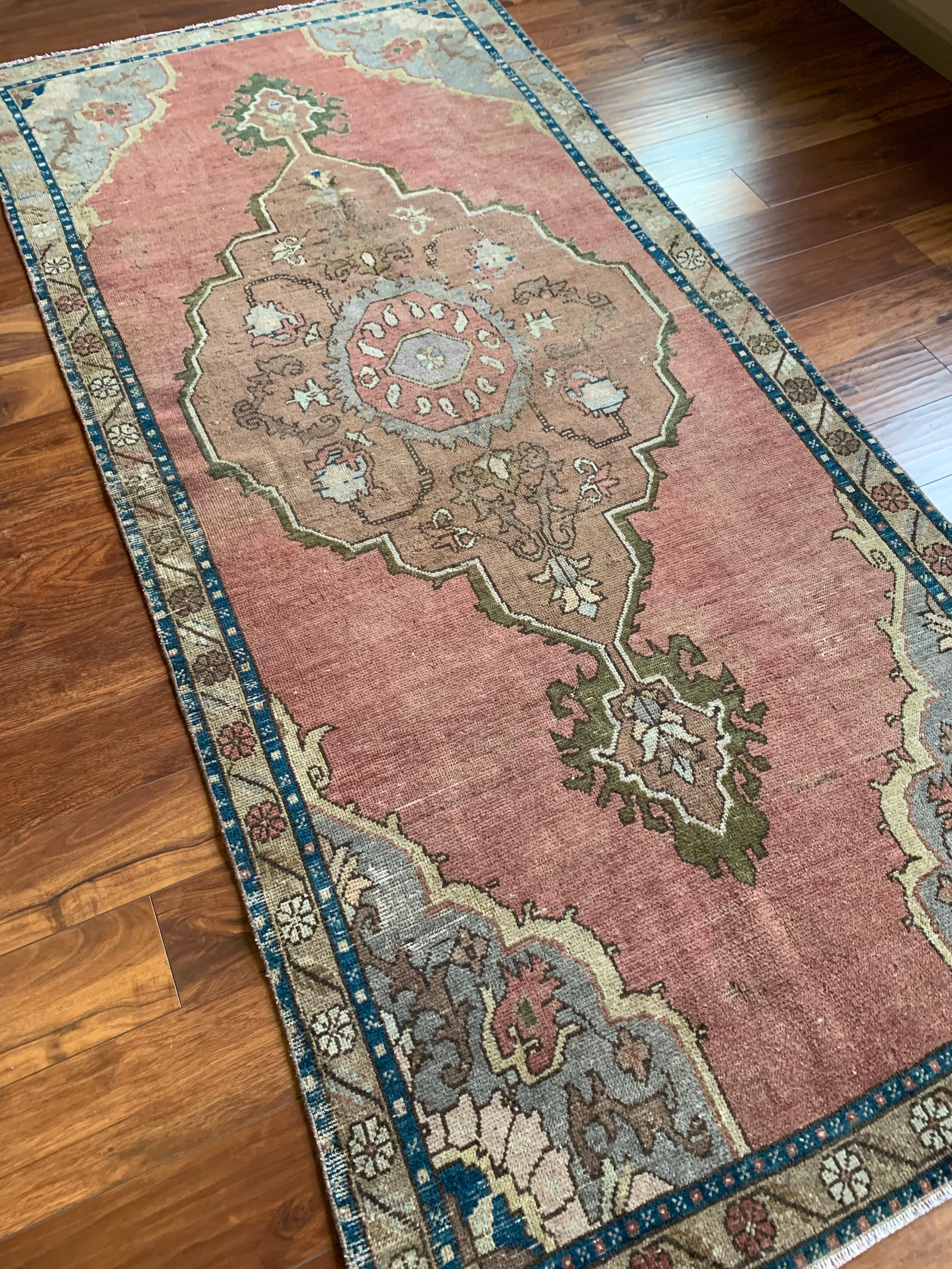 Maleeka 4'1 x 8'9