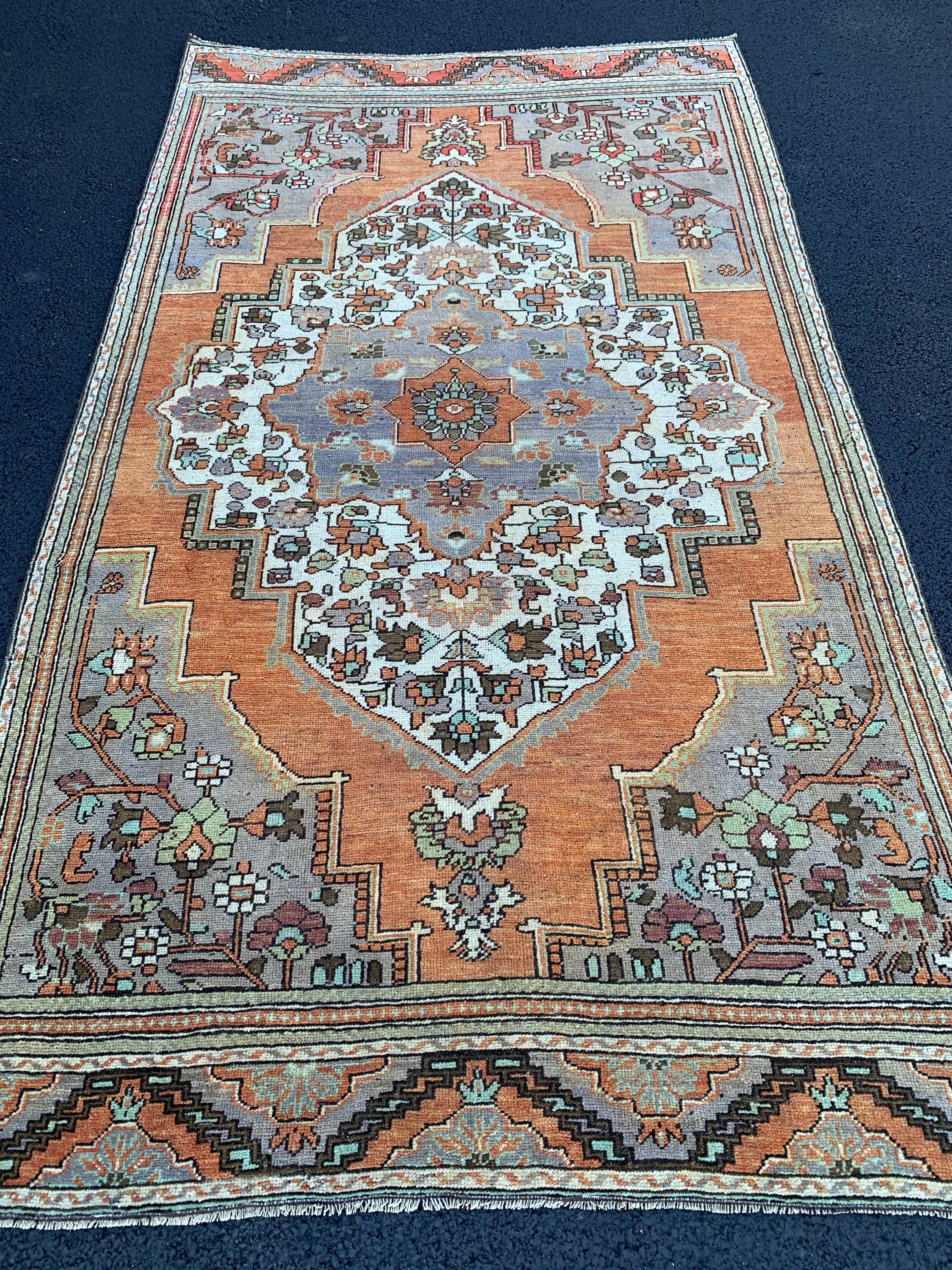 Farhana 4'10 x 8'8