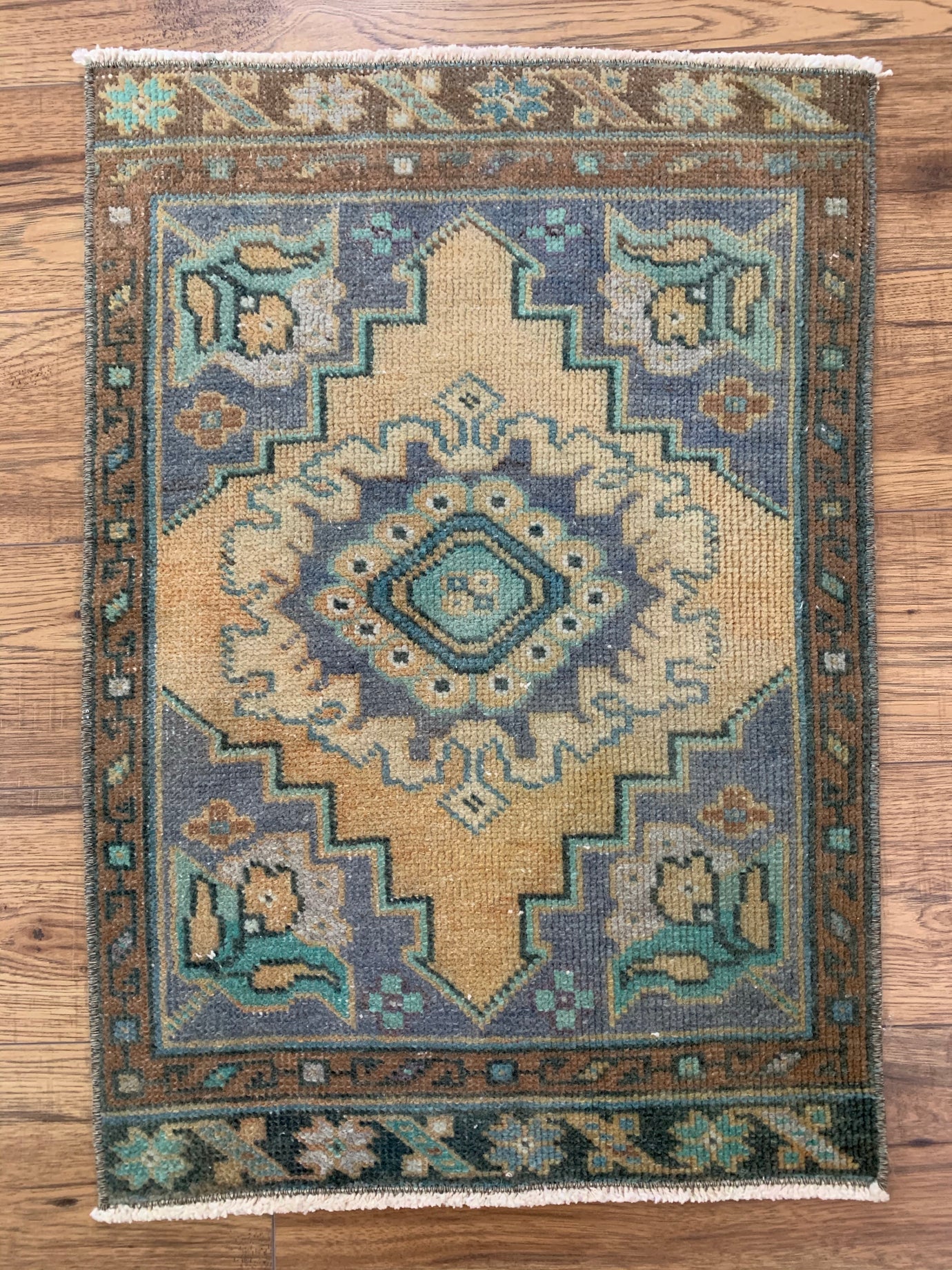 No. 572 – Six Vintage Rugs
