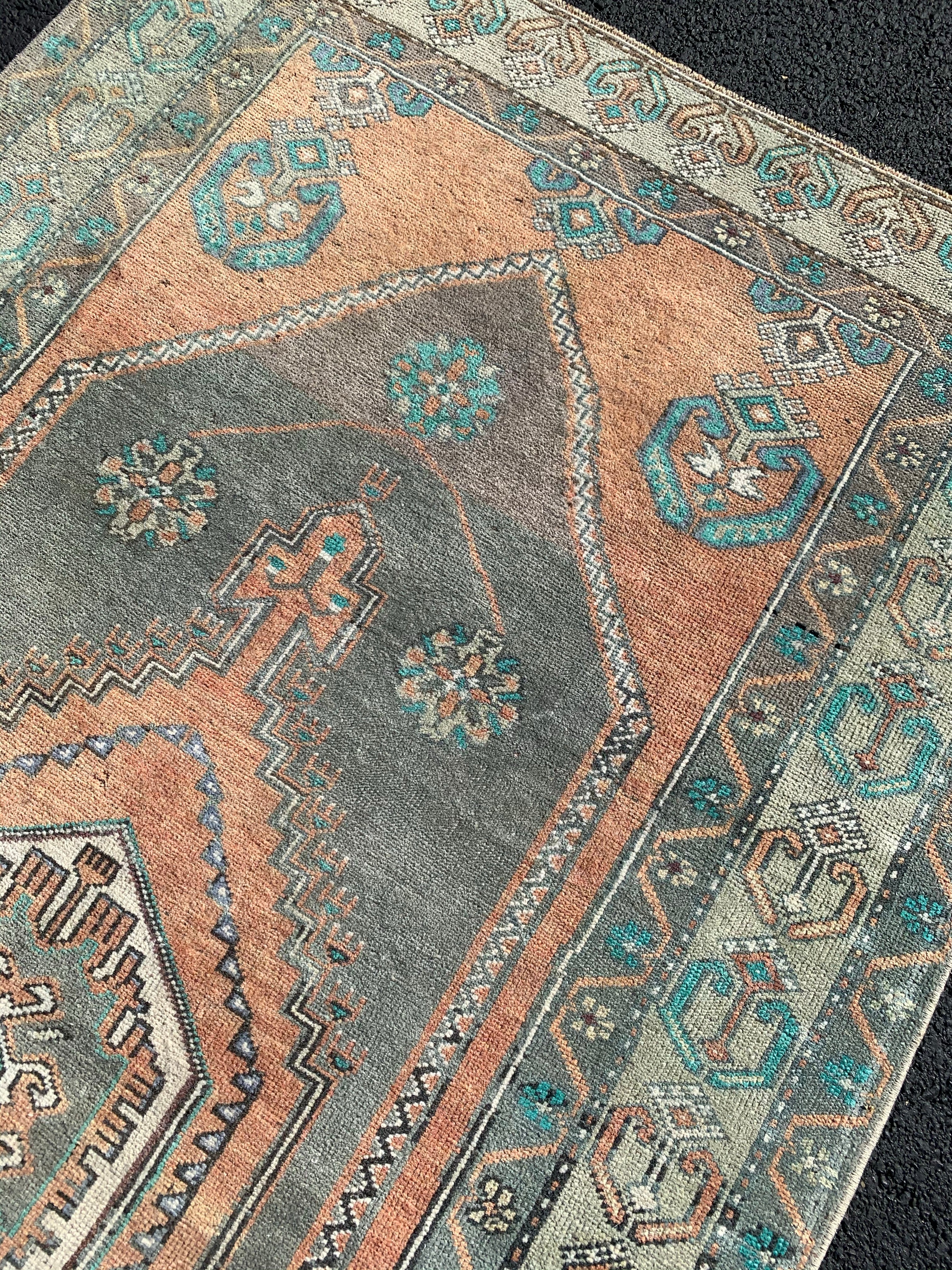 Leila 3'8 x 7'9