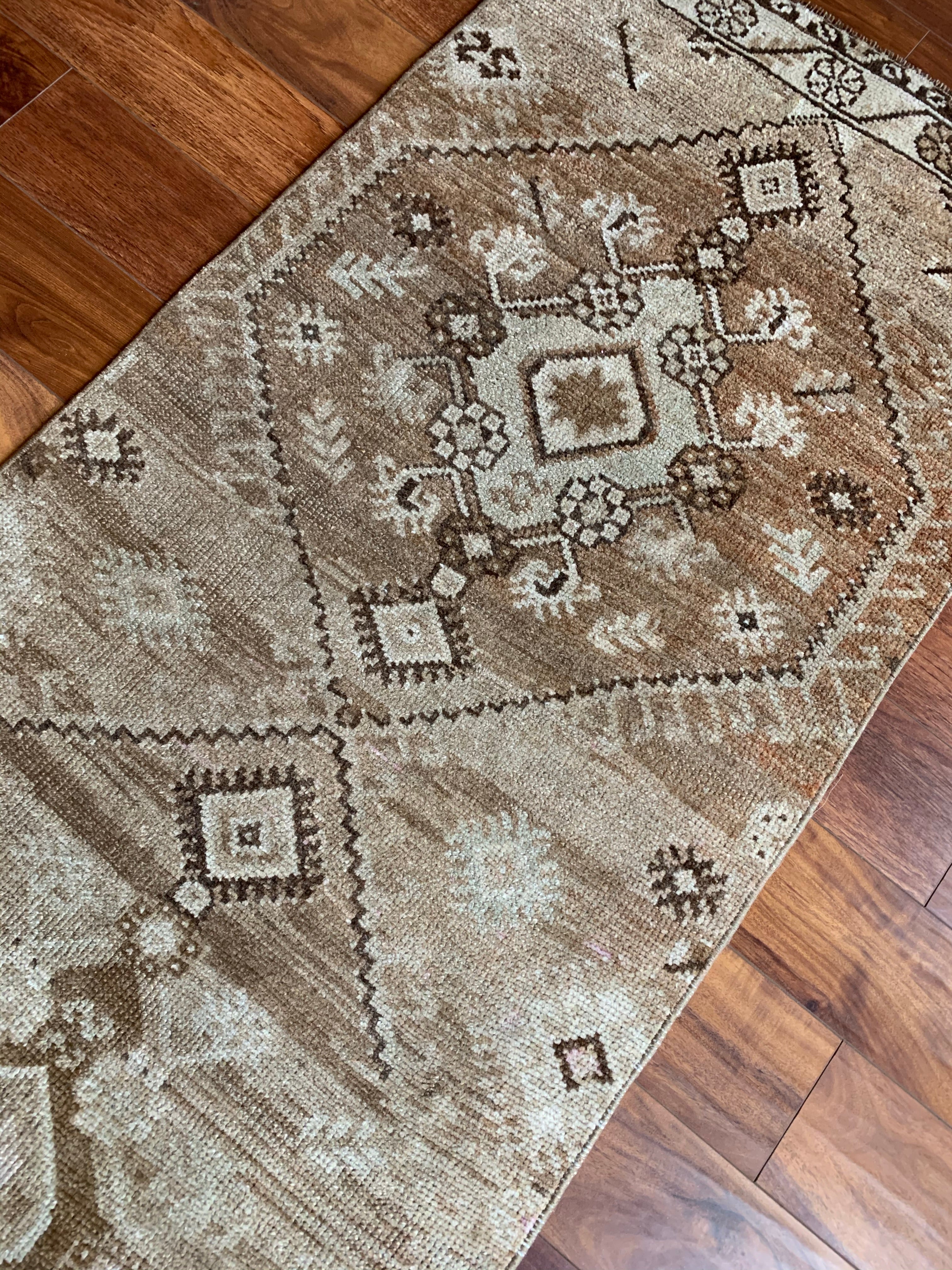 Brandy 2'8 x 10'